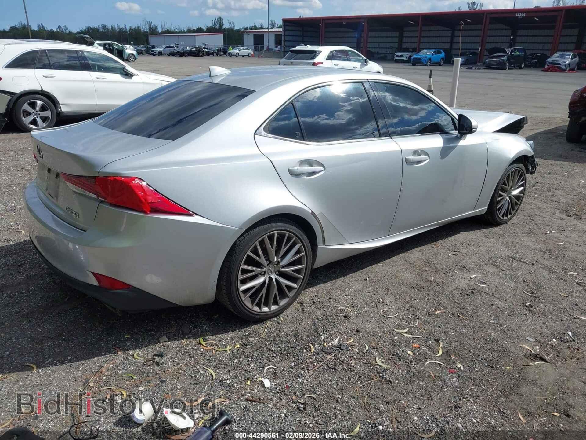 2017 LEXUS IS 200T - VIN: JTHBA1D21H5055593 - Фото 4