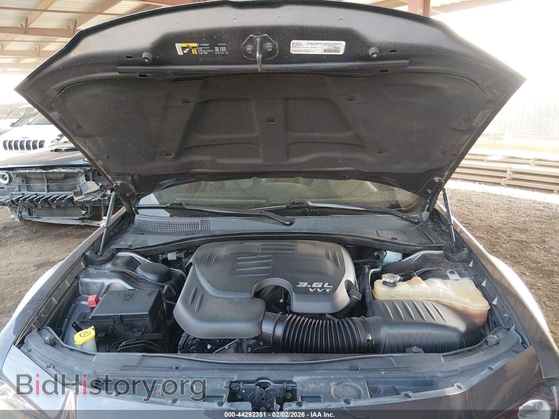 2019 CHRYSLER 300 - VIN: 2C3CCABG1KH559807 - Фото 10