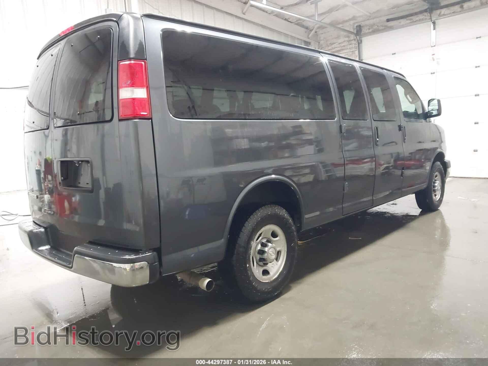 2017 CHEVROLET EXPRESS 3500 - VIN: 1GAZGPFF7H1101025 - Фото 4