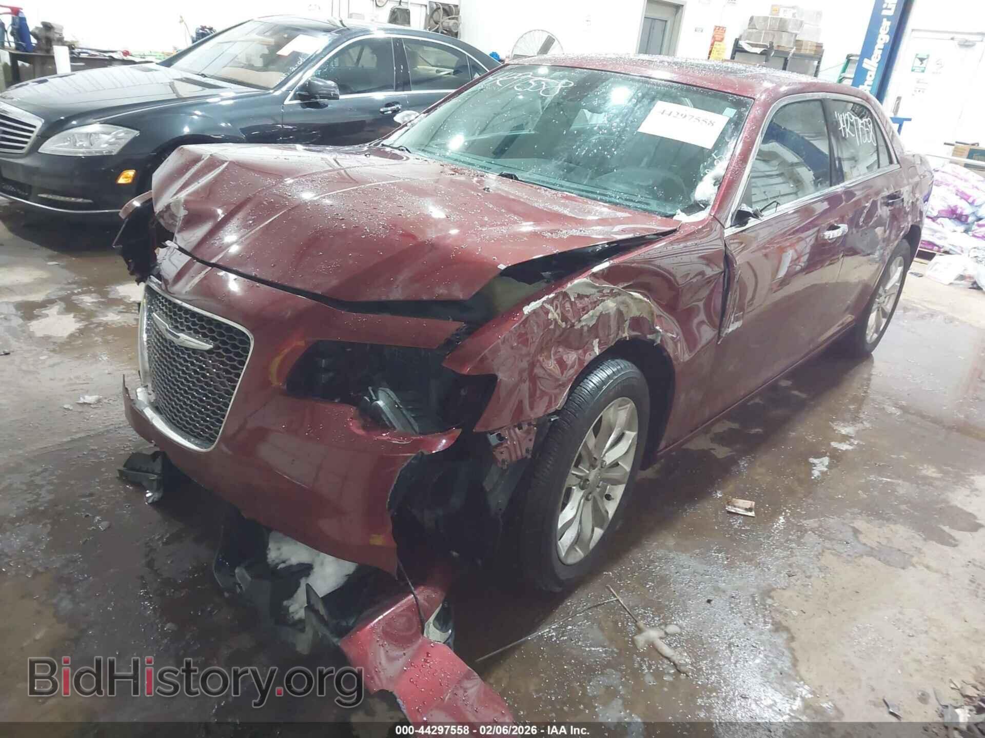 2017 CHRYSLER 300C - VIN: 2C3CCAKG6HH647650 - Фото 2