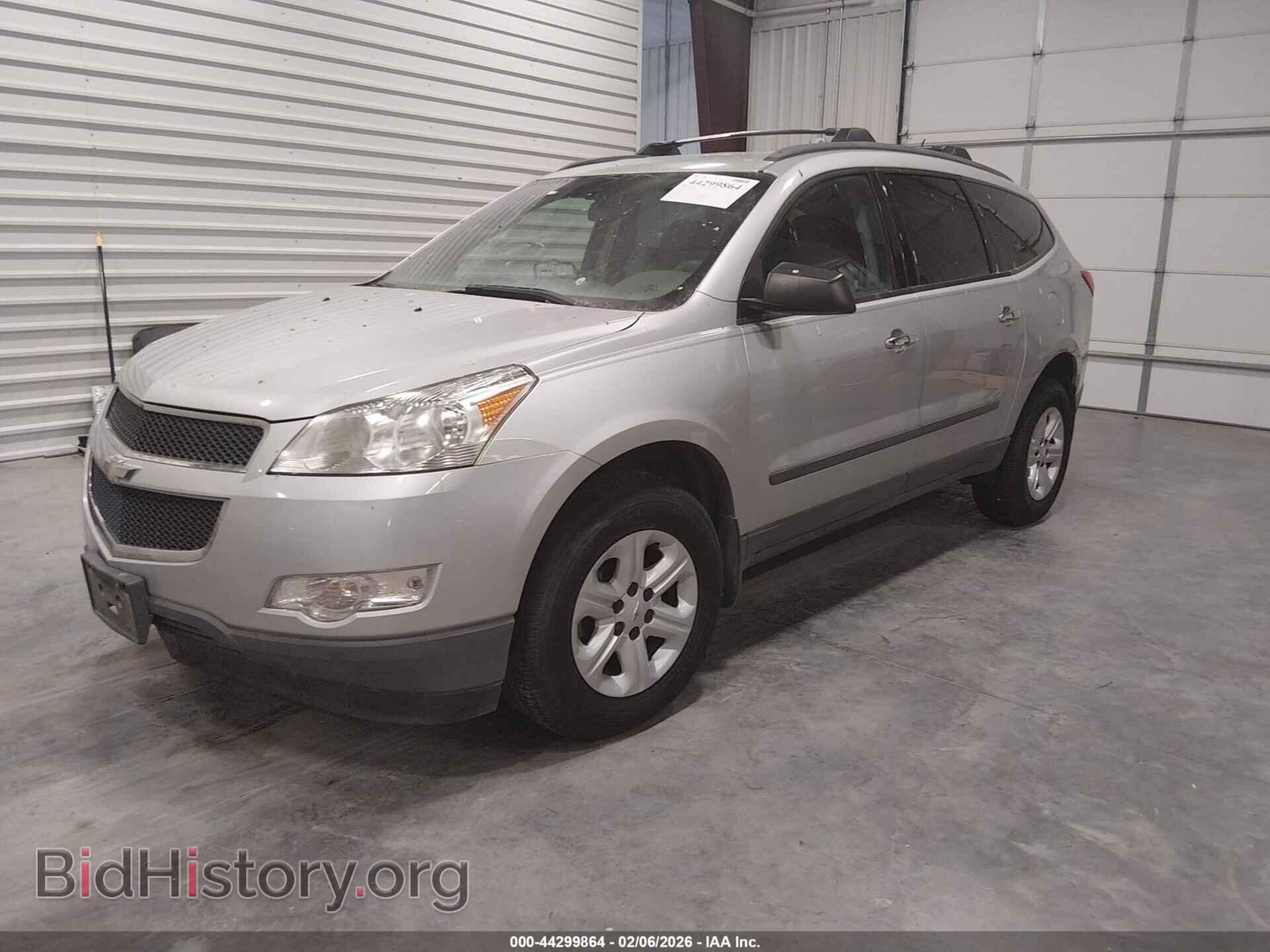 2011 CHEVROLET TRAVERSE - VIN: 1GNKVEED5BJ232195 - Фото 2