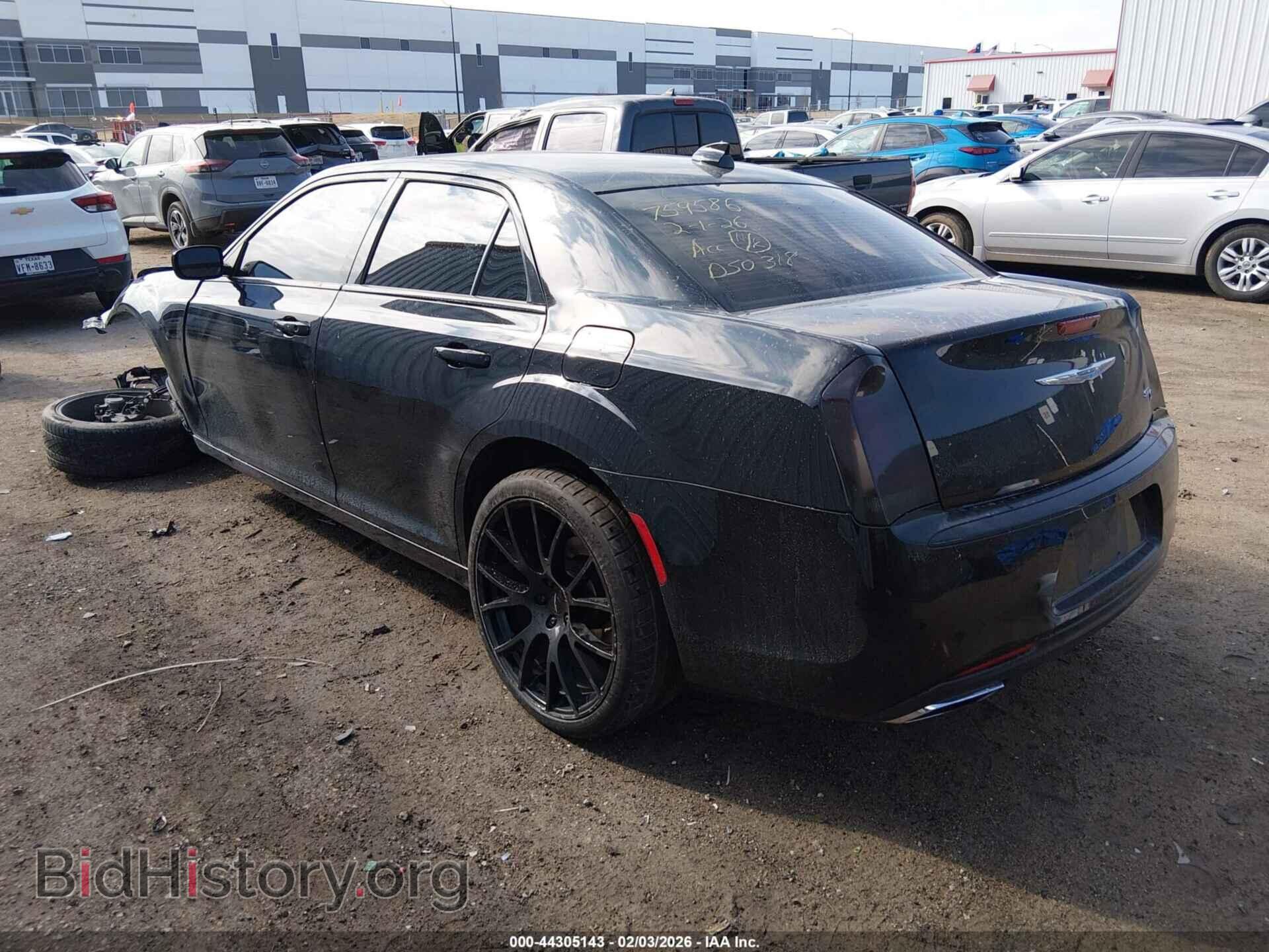 2016 CHRYSLER 300 - VIN: 2C3CCABG1GH233805 - Фото 3
