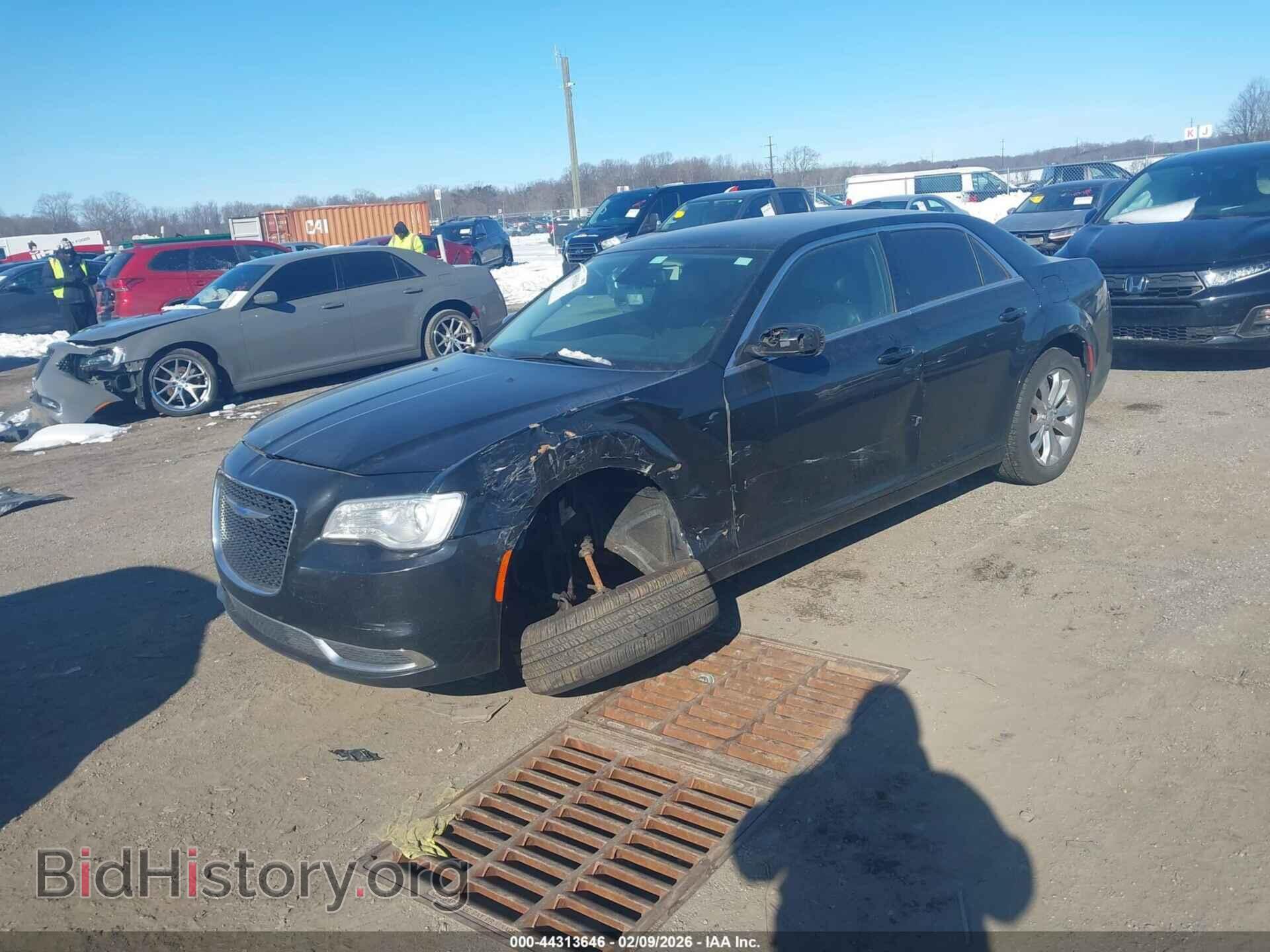 2018 CHRYSLER 300 - VIN: 2C3CCARG6JH257983 - Фото 2
