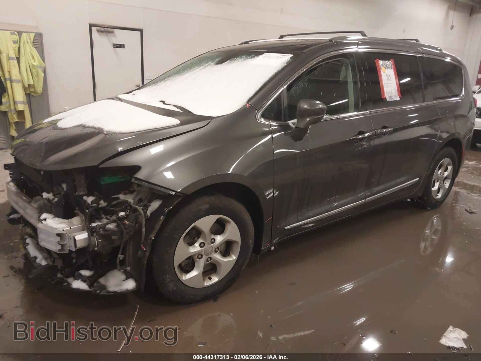 2017 CHRYSLER PACIFICA - VIN: 2C4RC1EGXHR810957 - Photo 2