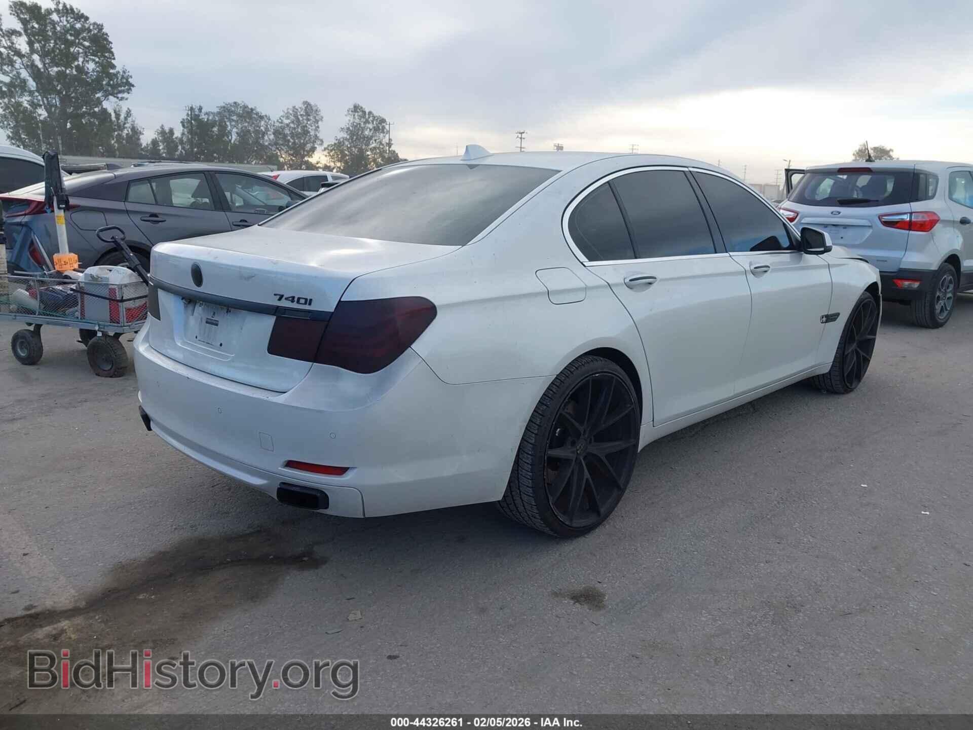 2011 BMW 740I - VIN: WBAKA4C51BC612677 - Фото 4