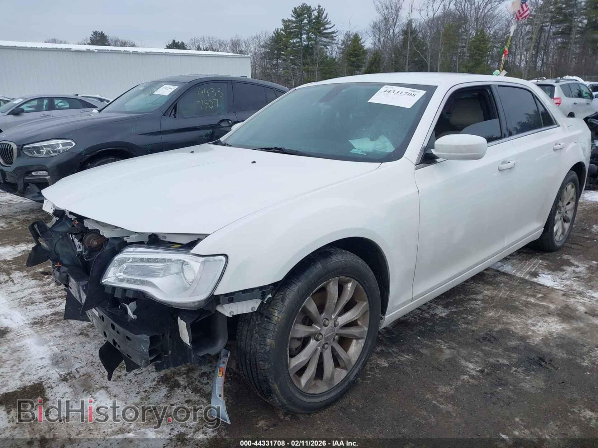 2017 CHRYSLER 300 - VIN: 2C3CCARG0HH622104 - Фото 2