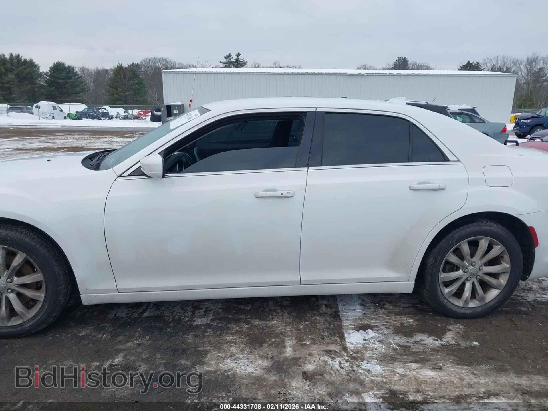 2017 CHRYSLER 300 - VIN: 2C3CCARG0HH622104 - Фото 14