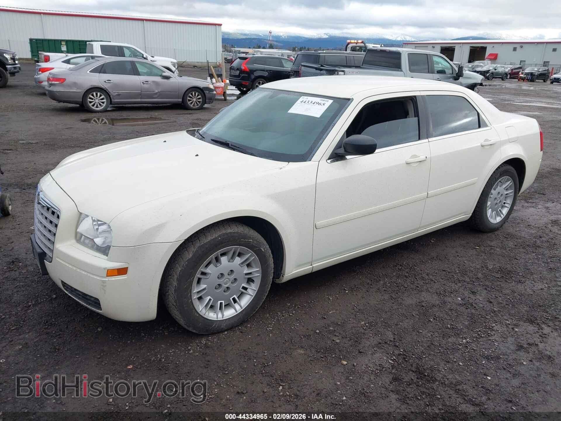2005 CHRYSLER 300 - VIN: 2C3AA43RX5H104120 - Фото 2