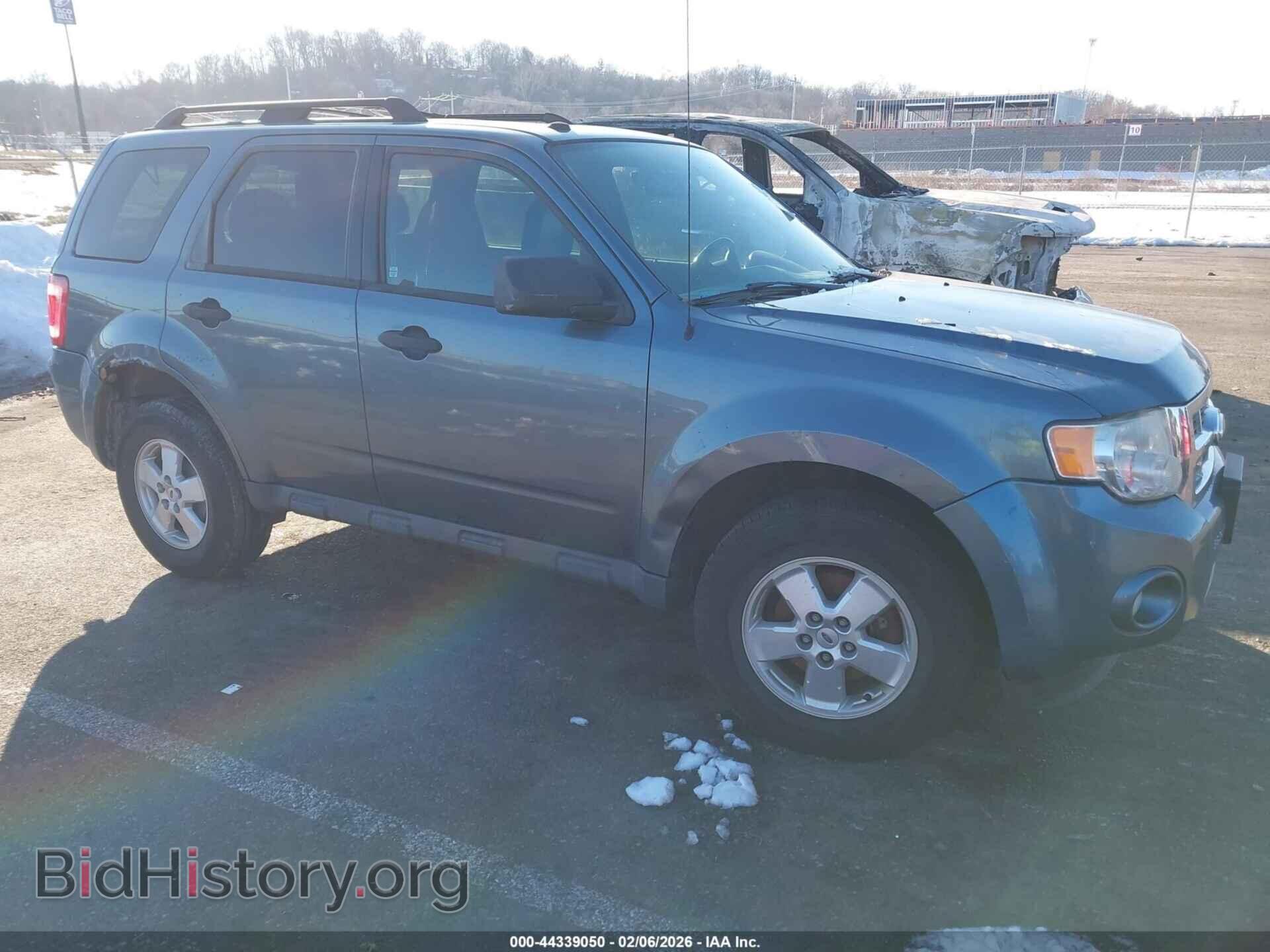 Photo 1FMCU0D77BKB12340 - FORD ESCAPE 2011