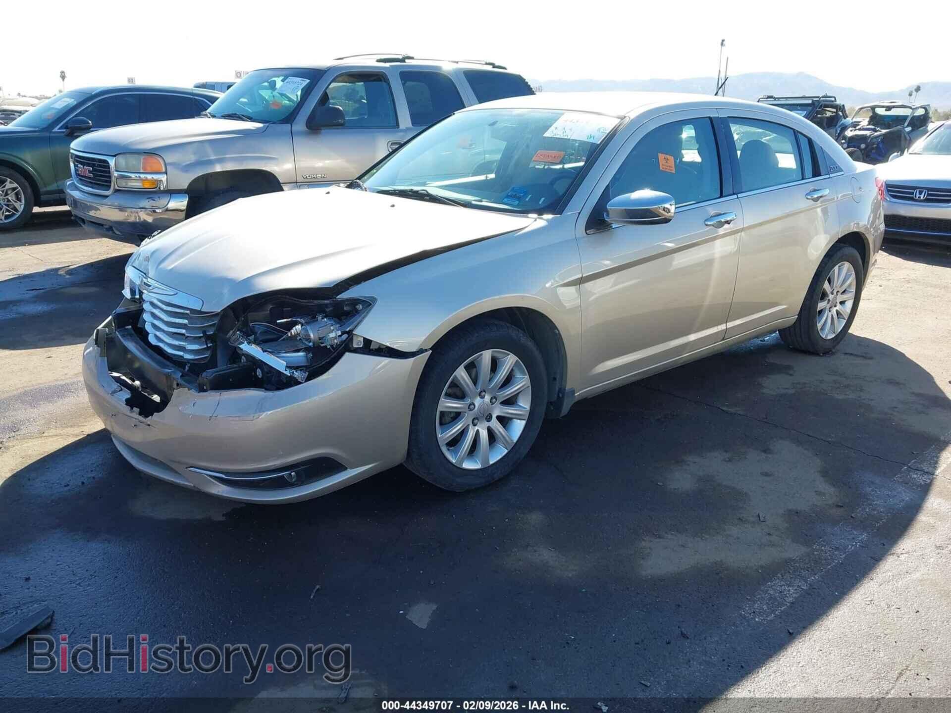 2013 CHRYSLER 200 - VIN: 1C3CCBCG1DN702270 - Фото 2