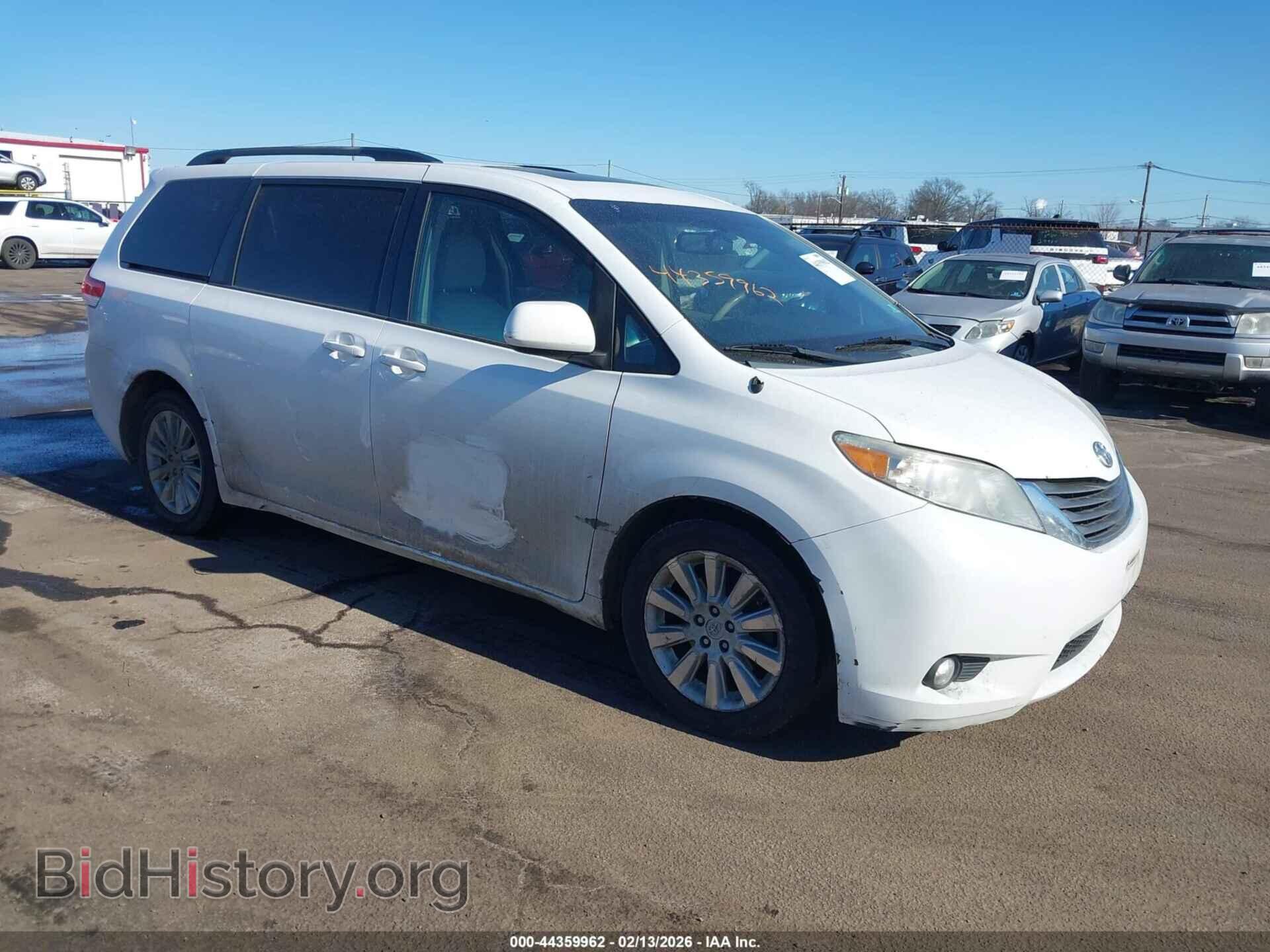 Photo 5TDDK3DC8DS063478 - TOYOTA SIENNA 2013