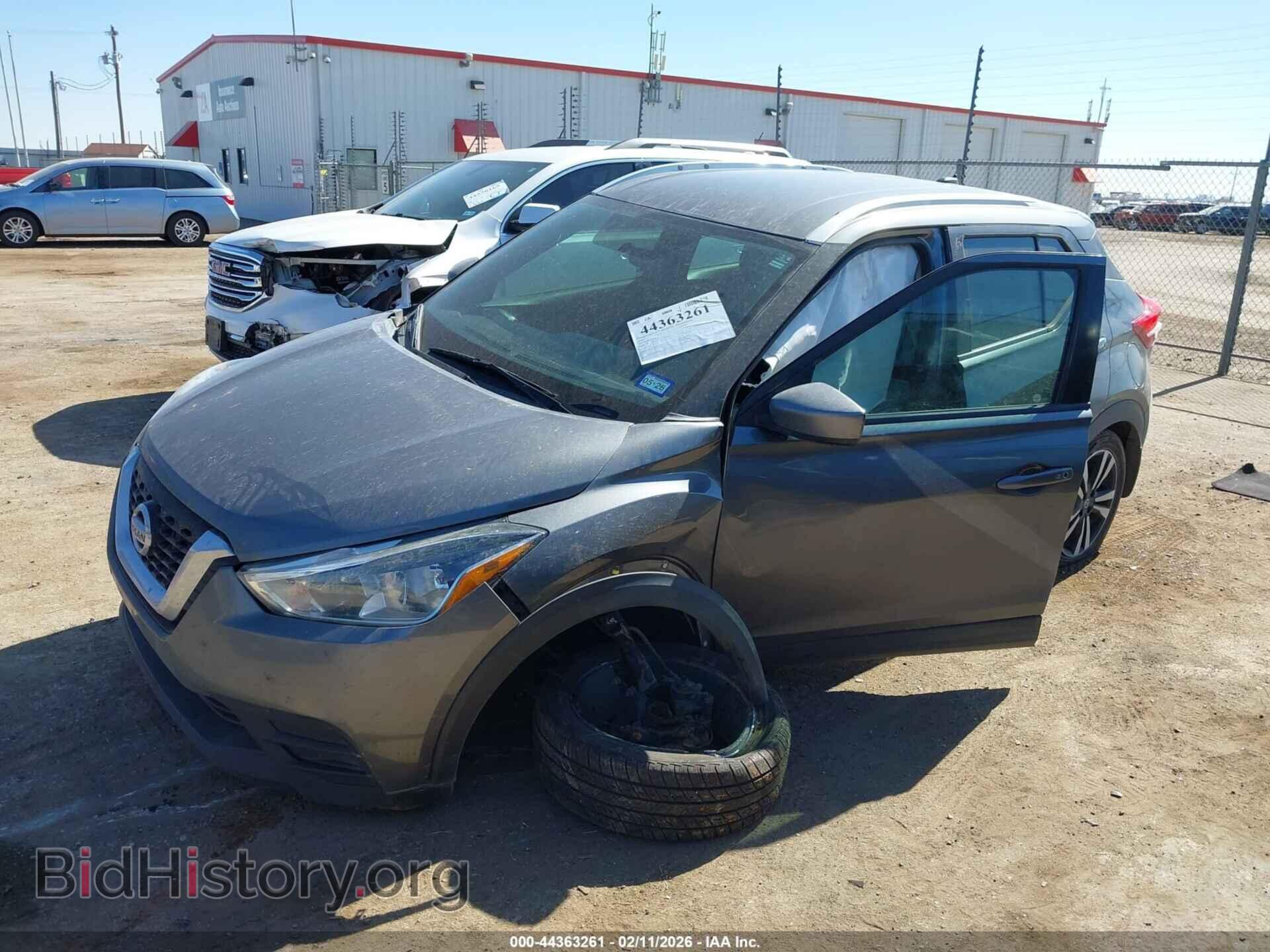 2019 NISSAN KICKS - VIN: 3N1CP5CU3KL503390 - Фото 2