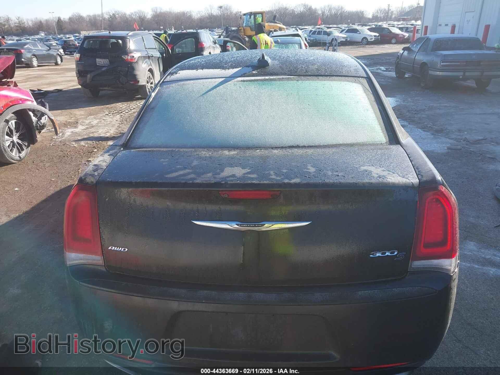 2019 CHRYSLER 300 - VIN: 2C3CCAGG0KH648762 - Фото 17