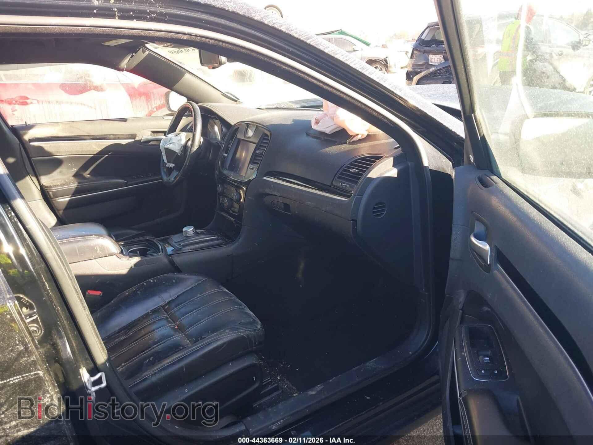 2019 CHRYSLER 300 - VIN: 2C3CCAGG0KH648762 - Фото 5