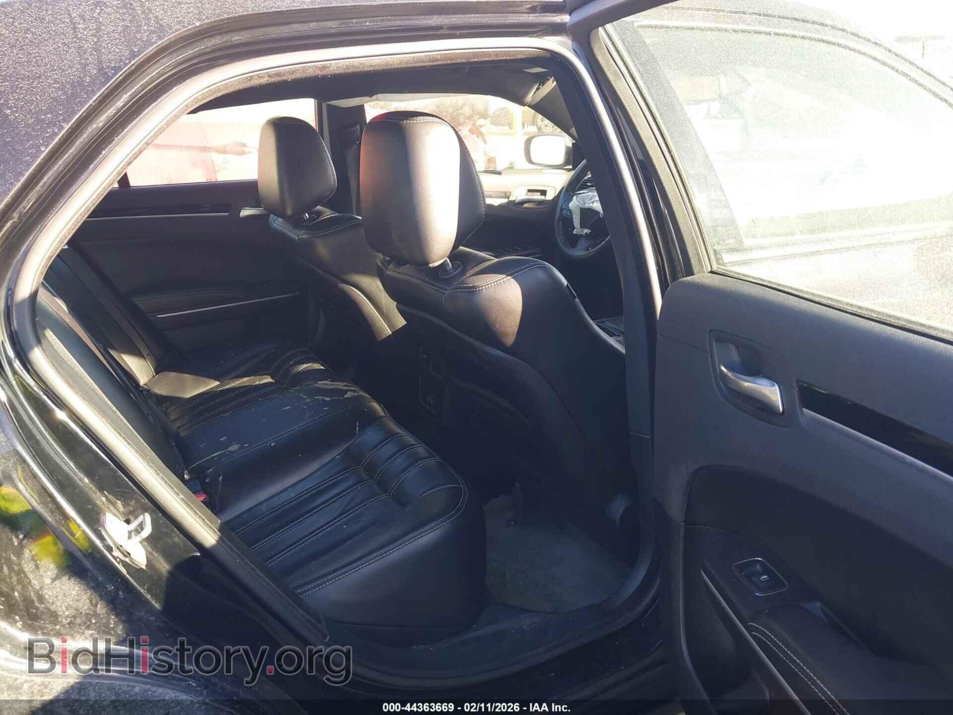 2019 CHRYSLER 300 - VIN: 2C3CCAGG0KH648762 - Фото 8