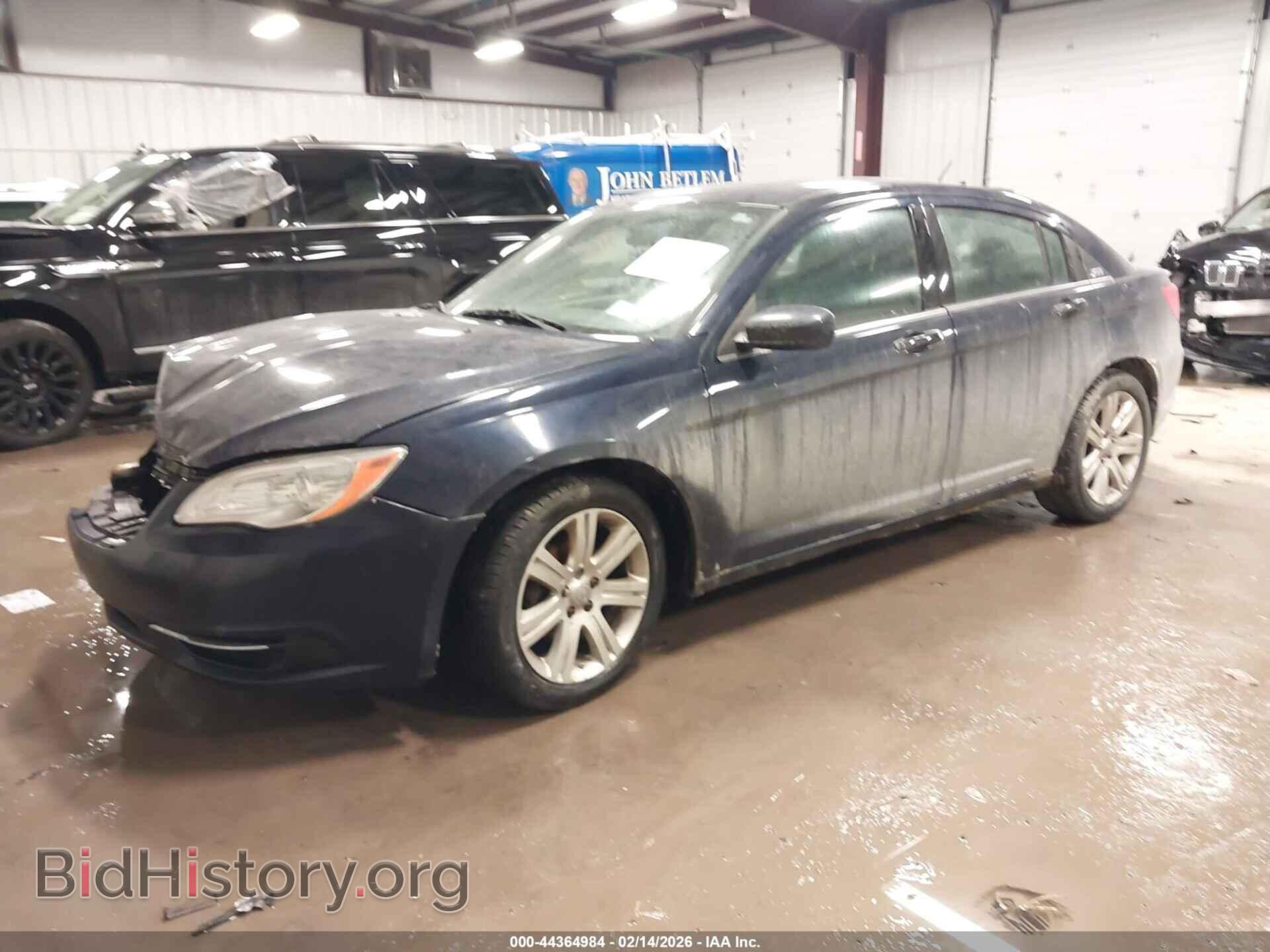 2013 CHRYSLER 200 - VIN: 1C3CCBAB7DN705066 - Фото 2