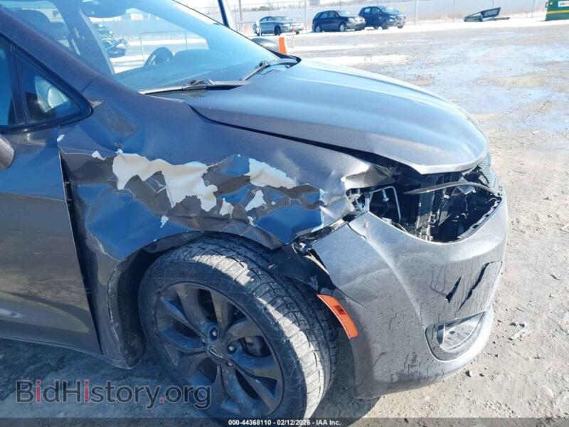 2018 Chrysler PACIFICA (VIN 2C4RC1EG5JR305642) — фото 6 из 16