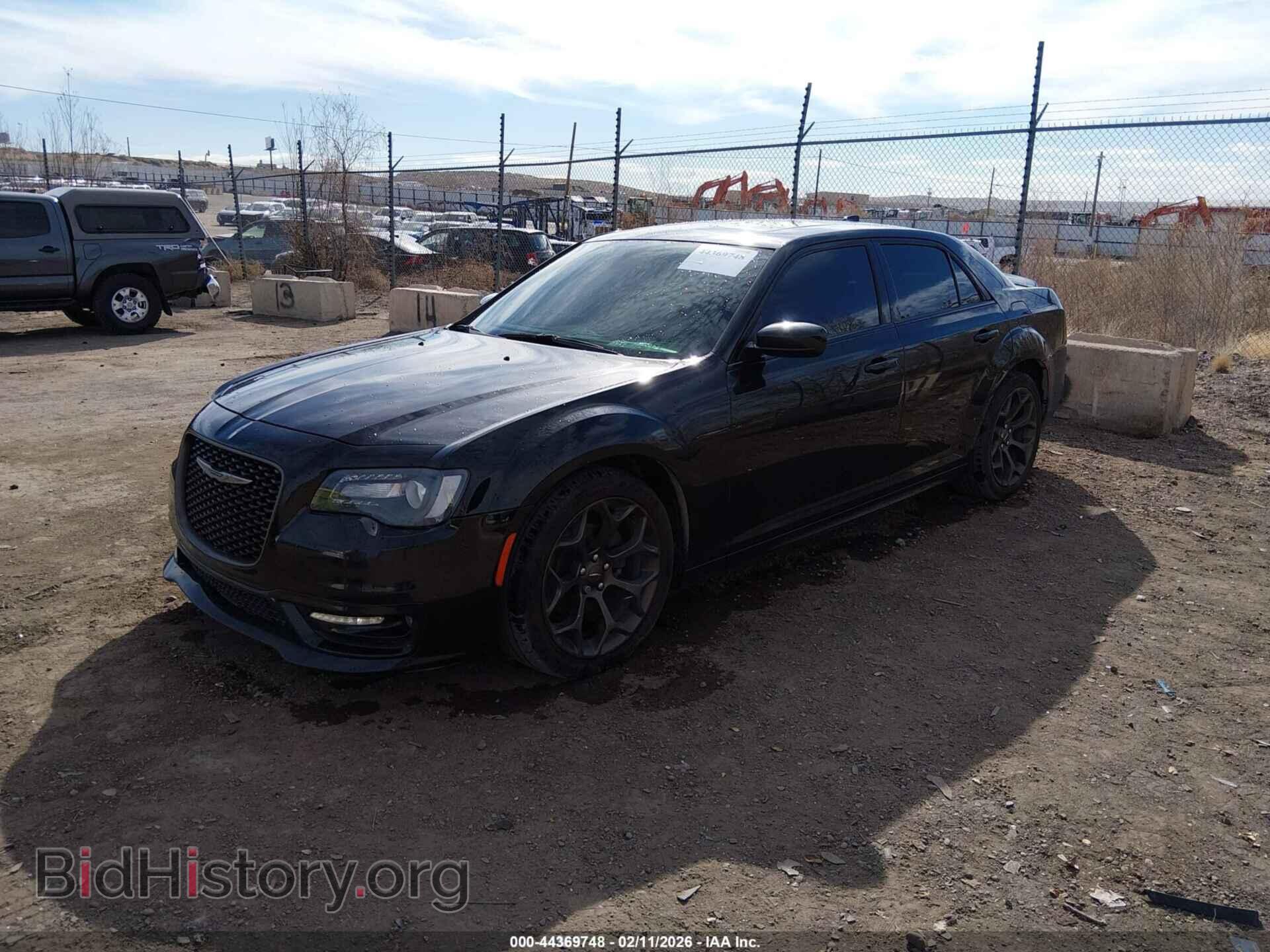 2017 CHRYSLER 300 - VIN: 2C3CCABGXHH506080 - Фото 2