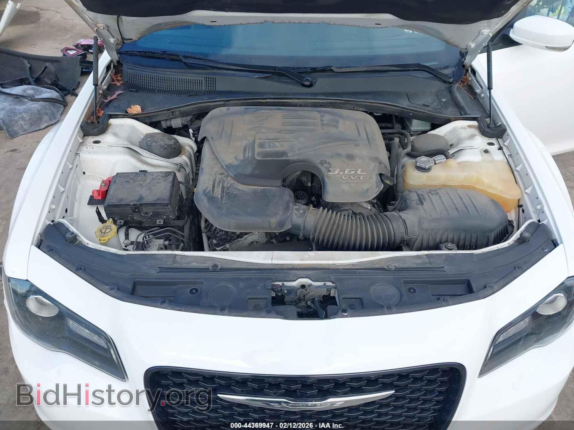 2017 CHRYSLER 300 - VIN: 2C3CCAGG5HH612851 - Фото 10