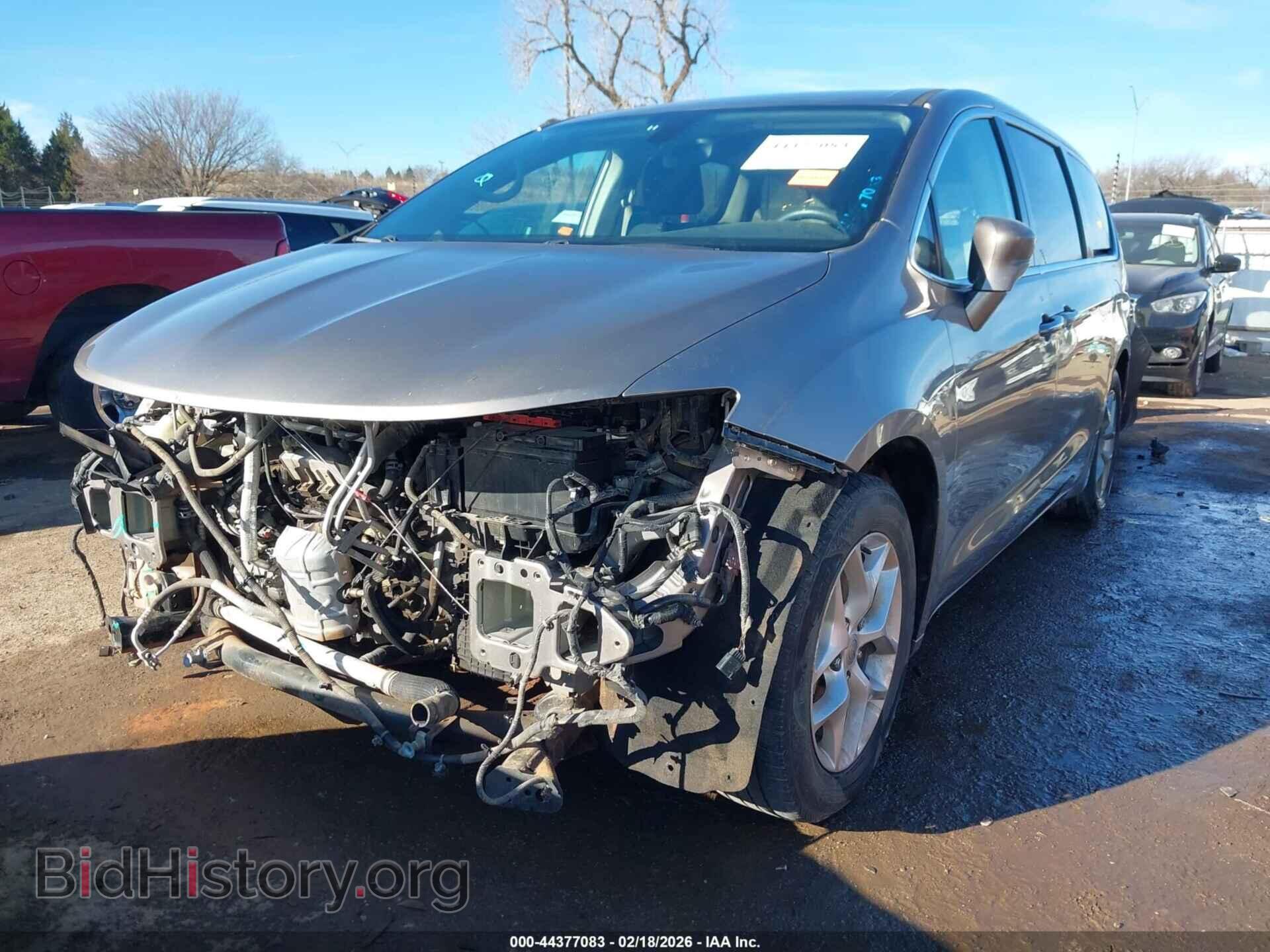 2018 CHRYSLER PACIFICA - VIN: 2C4RC1FG2JR293352 - Photo 2