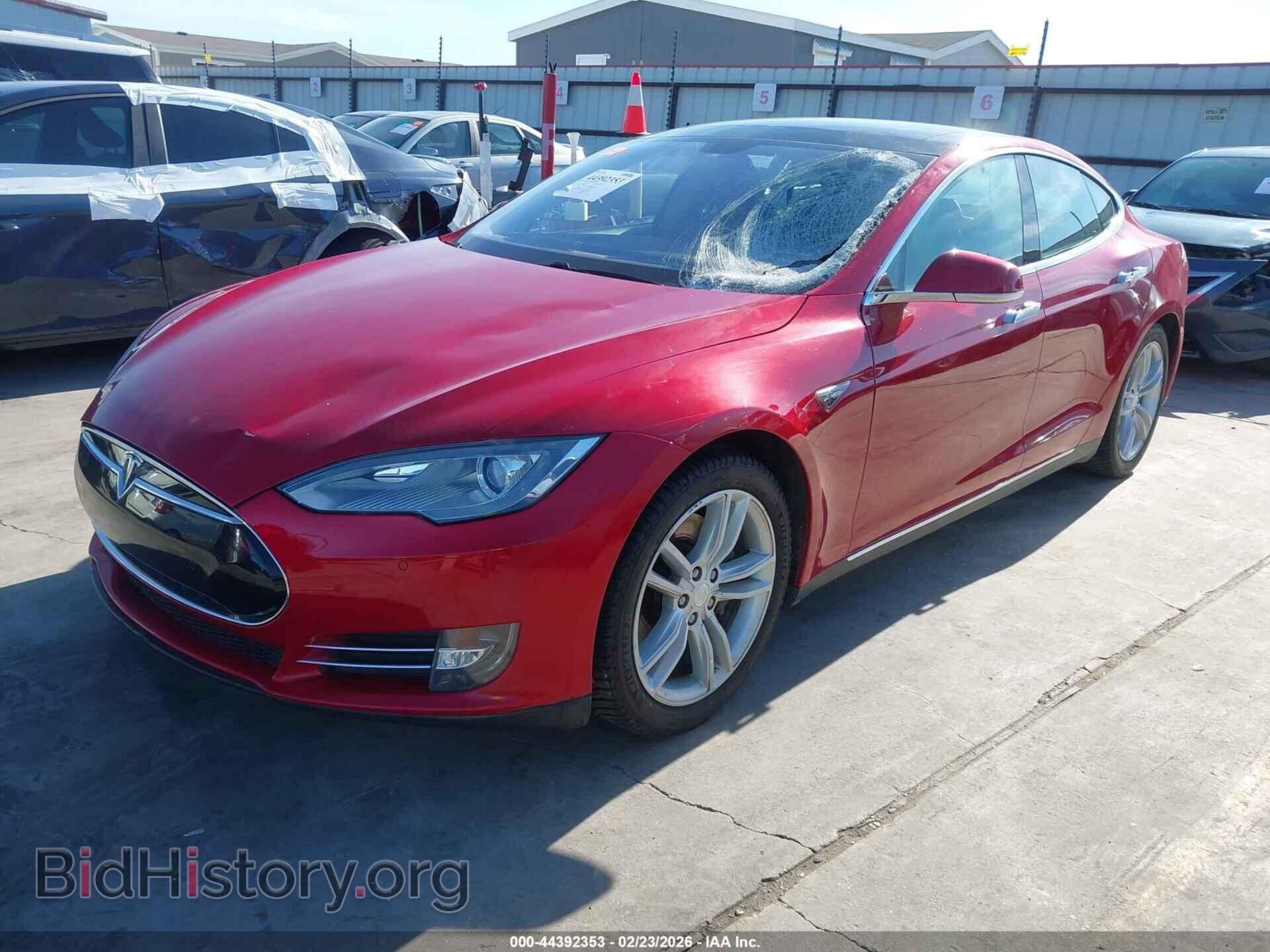 2014 TESLA MODEL S - VIN: 5YJSA1H11EFP44210 - Фото 2