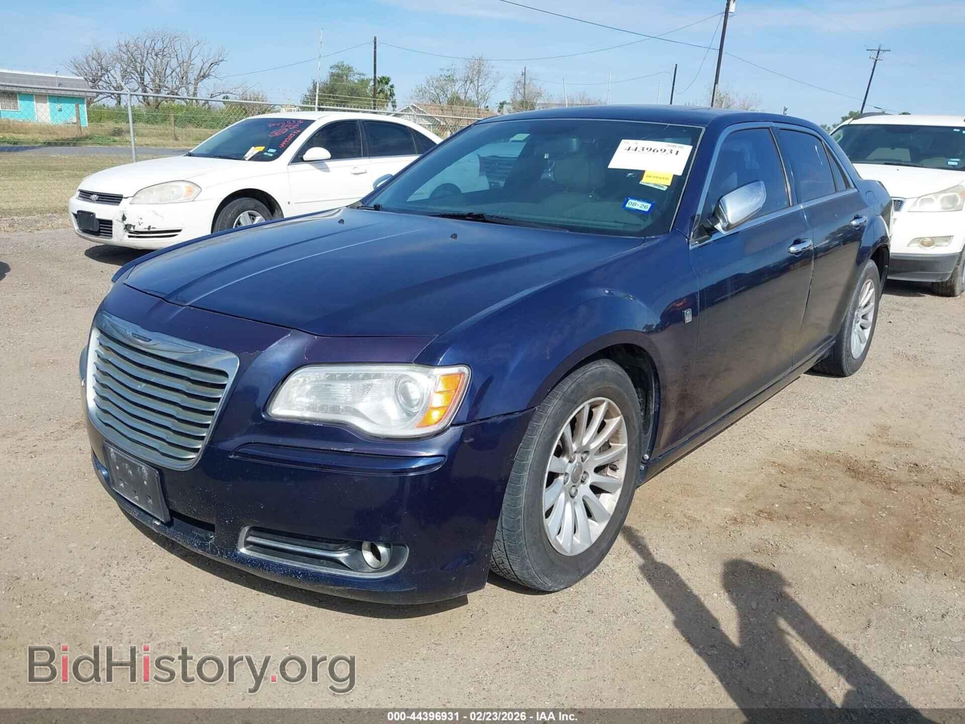2013 CHRYSLER 300 - VIN: 2C3CCAAG0DH743303 - Фото 2