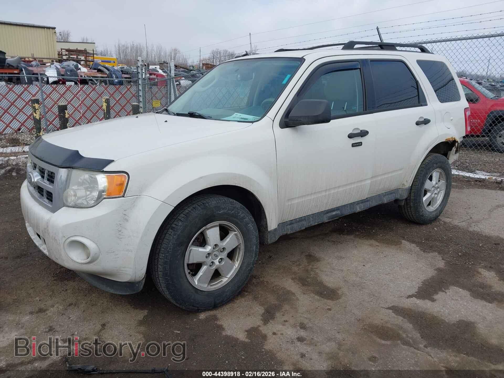 2011 FORD ESCAPE - VIN: 1FMCU0D70BKB12468 - Фото 2
