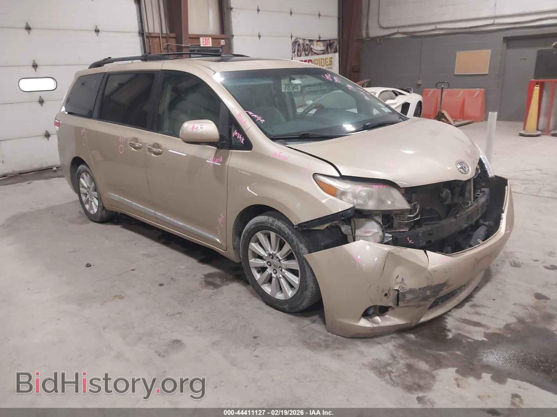 Photo 5TDDK3DC6BS018021 - TOYOTA SIENNA 2011