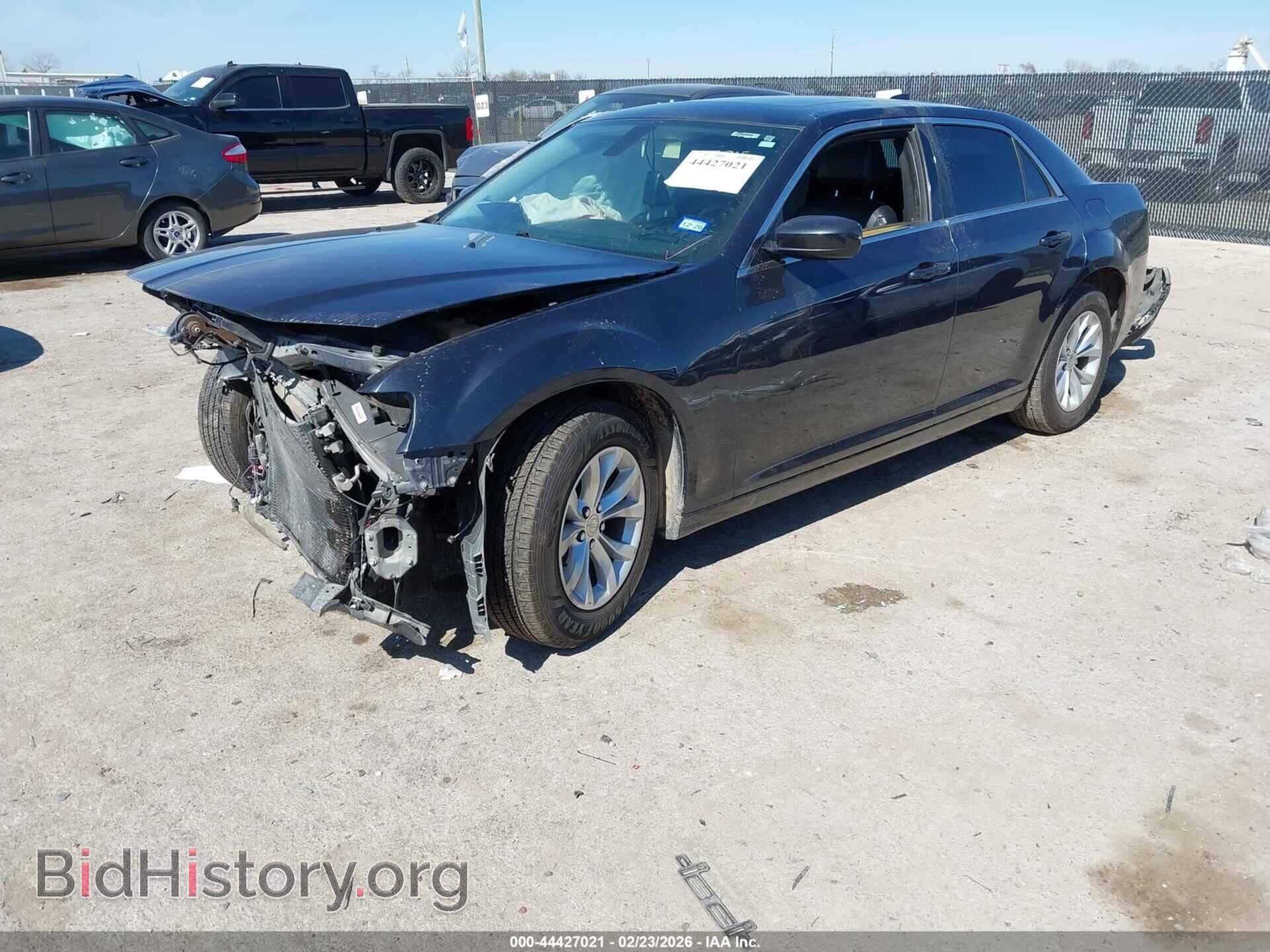 2016 CHRYSLER 300 - VIN: 2C3CCAAG5GH142120 - Фото 2