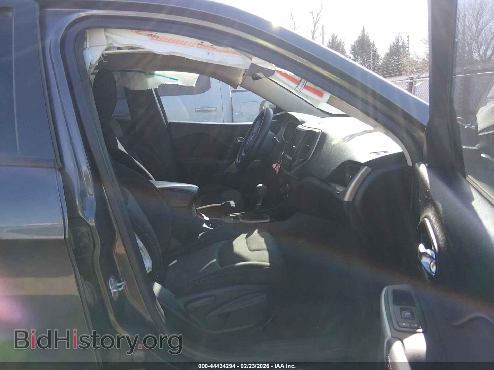 2018 JEEP CHEROKEE - VIN: 1C4PJLCBXJD587828 - Фото 5