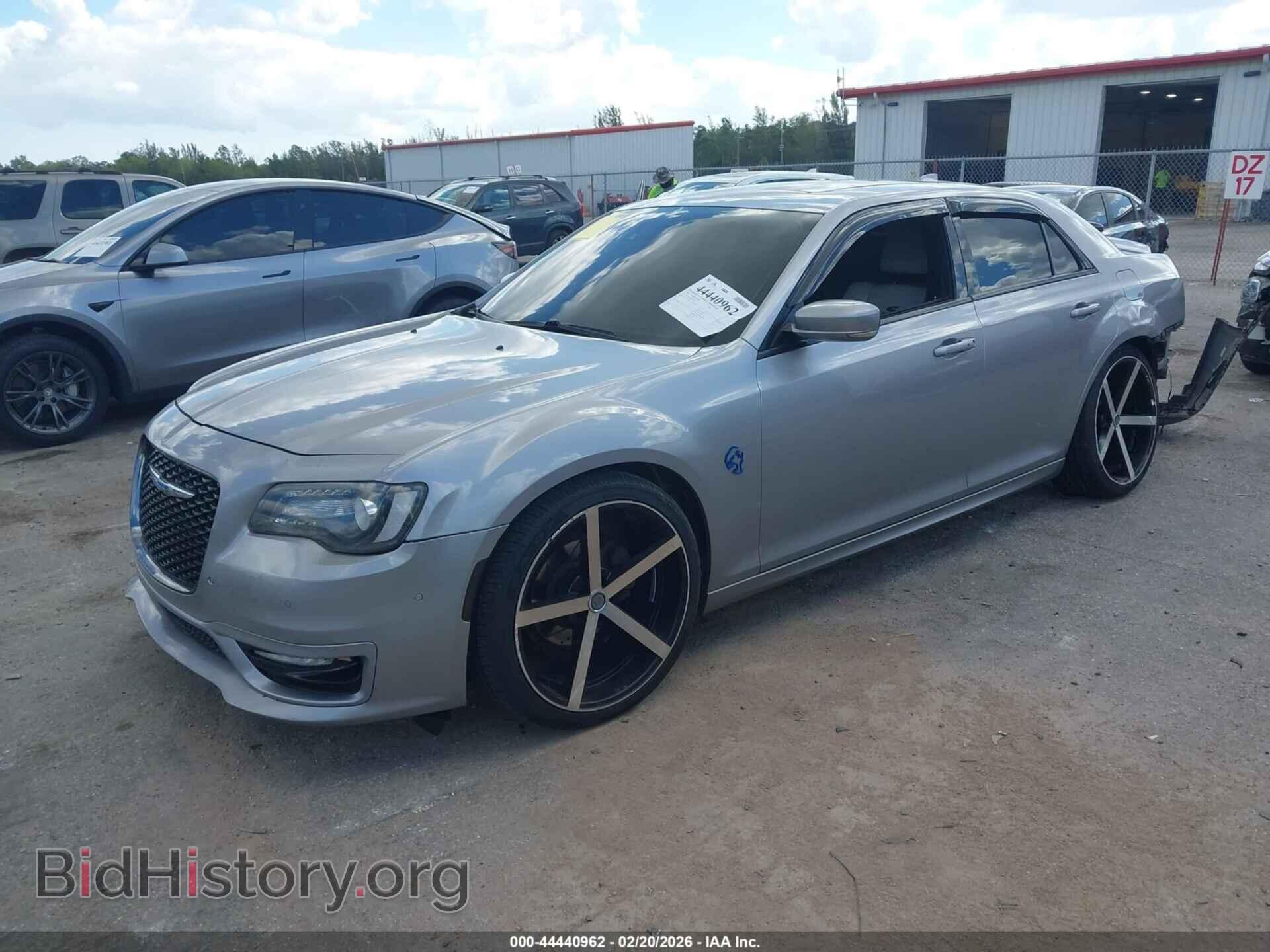 2018 CHRYSLER 300 - VIN: 2C3CCABG5JH228789 - Фото 2