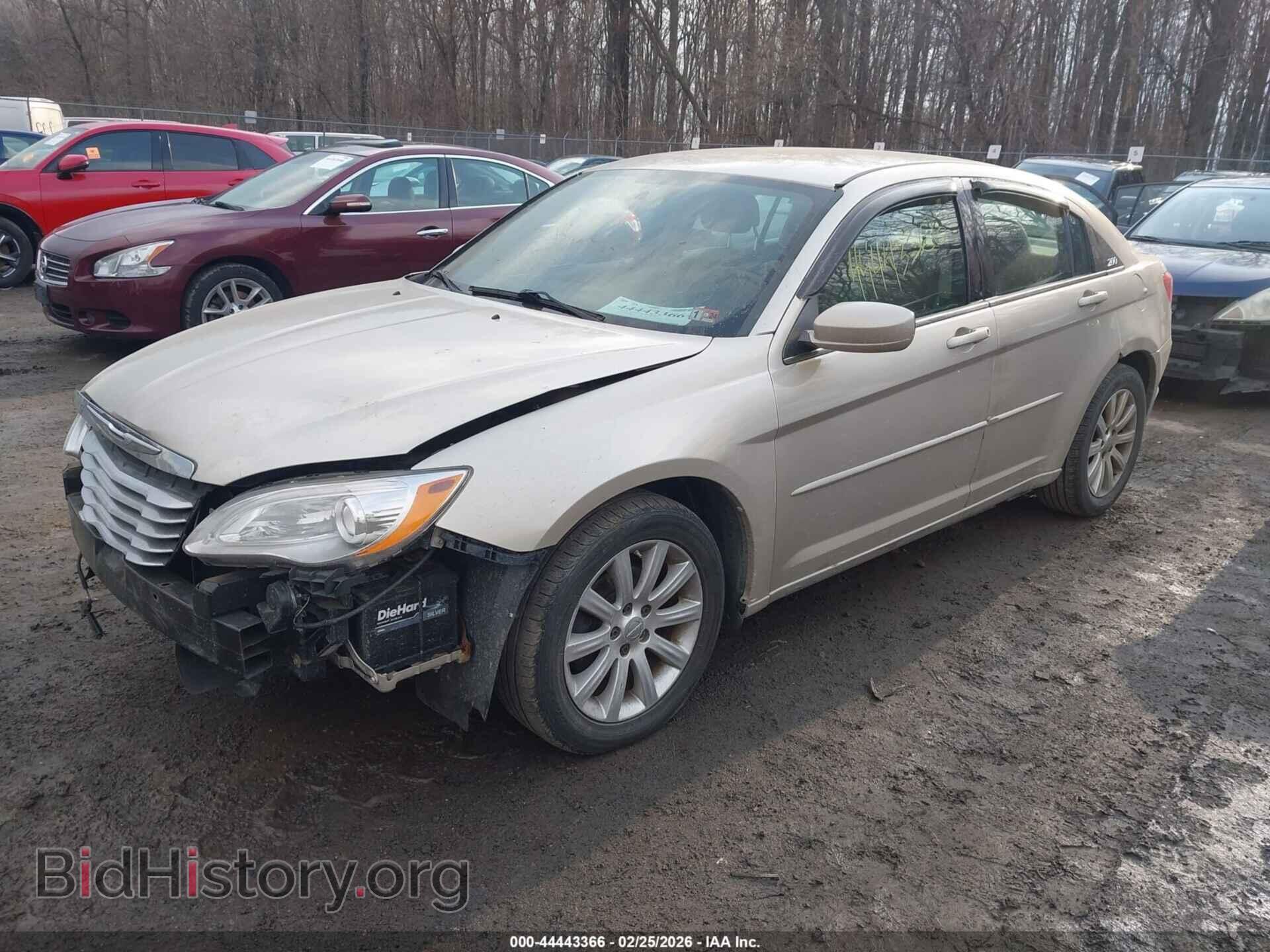 2013 CHRYSLER 200 - VIN: 1C3CCBBG2DN703591 - Фото 2