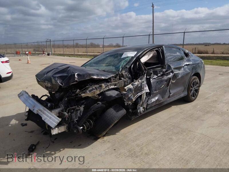 2015 Chrysler 200 (VIN 1C3CCCAB9FN631173) — фото 2 из 15