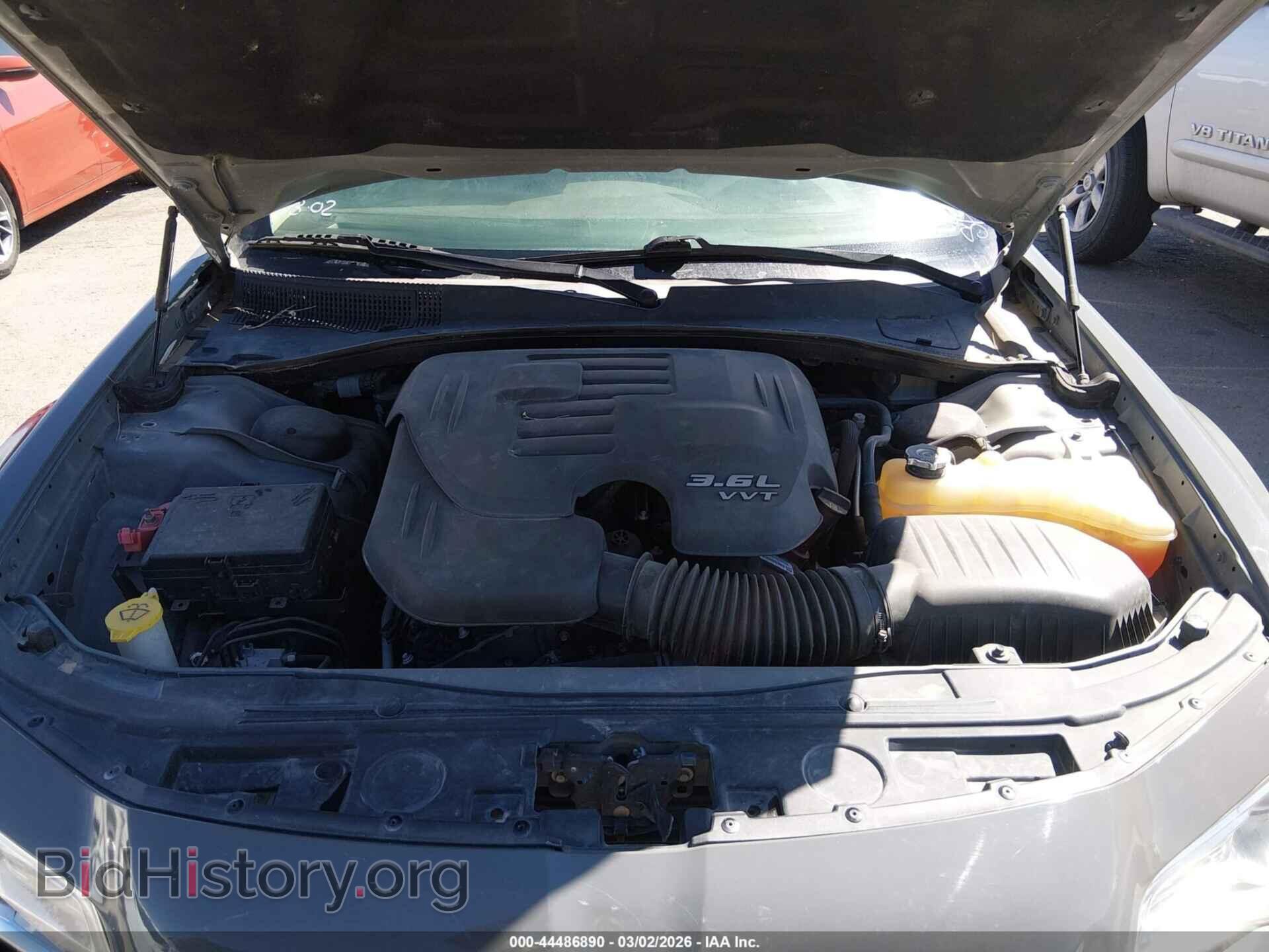 2019 CHRYSLER 300 - VIN: 2C3CCAAG0KH648396 - Фото 10