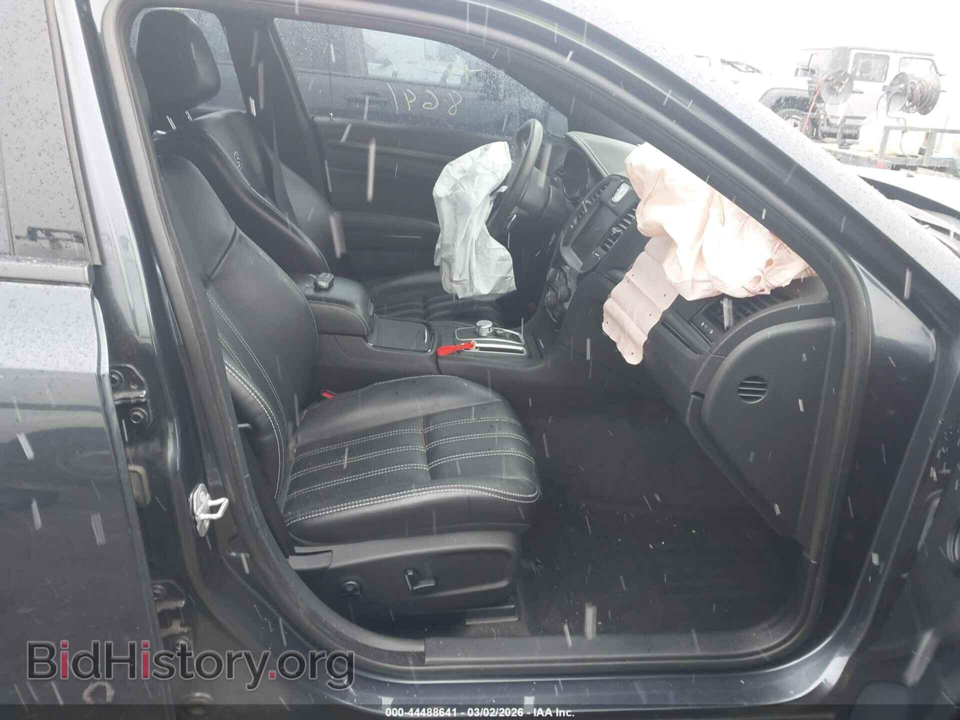 2016 CHRYSLER 300 - VIN: 2C3CCABT2GH167570 - Фото 5