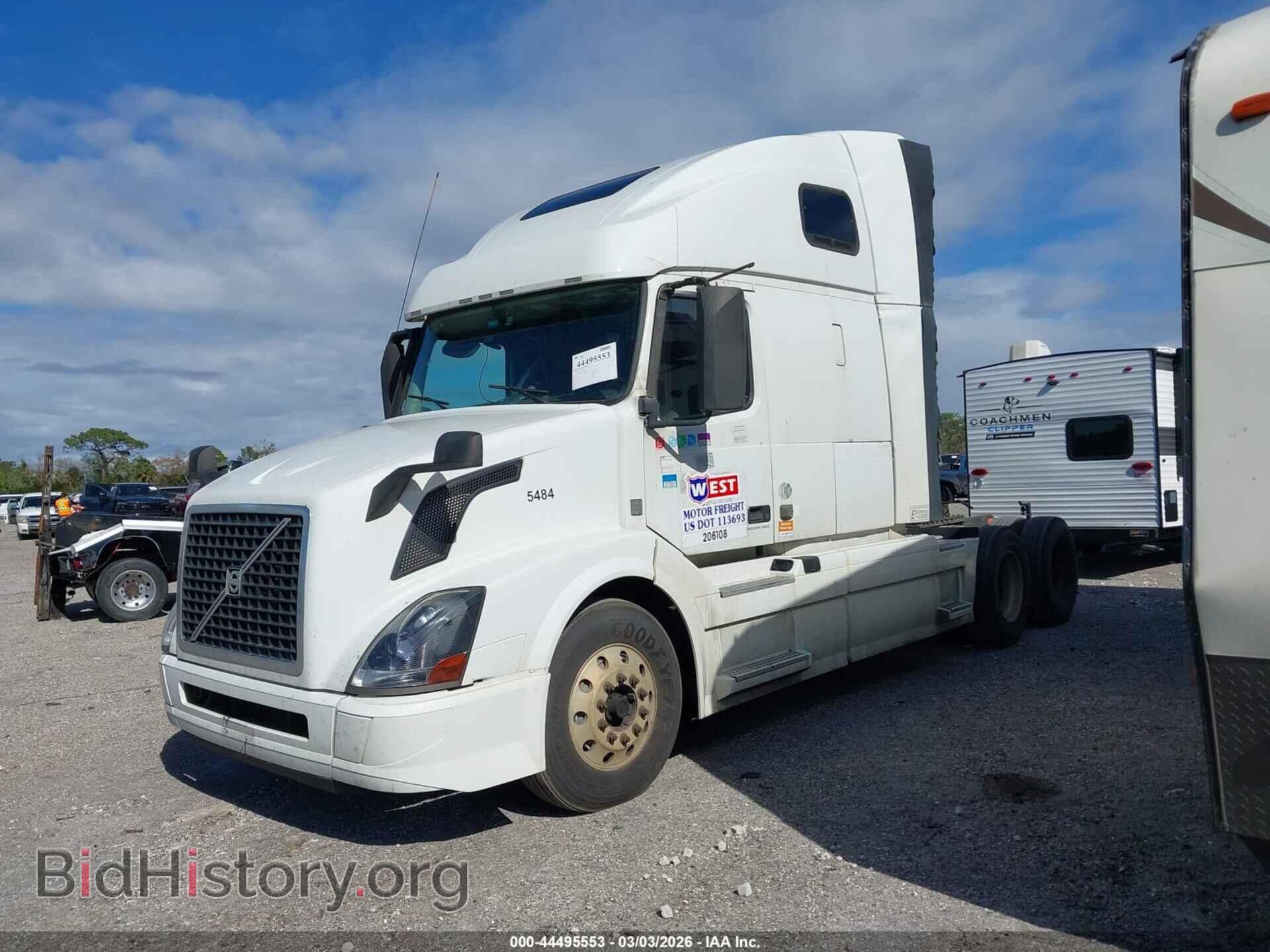 2016 VOLVO VN - VIN: 4V4NC9EH5GN945480 - Фото 2
