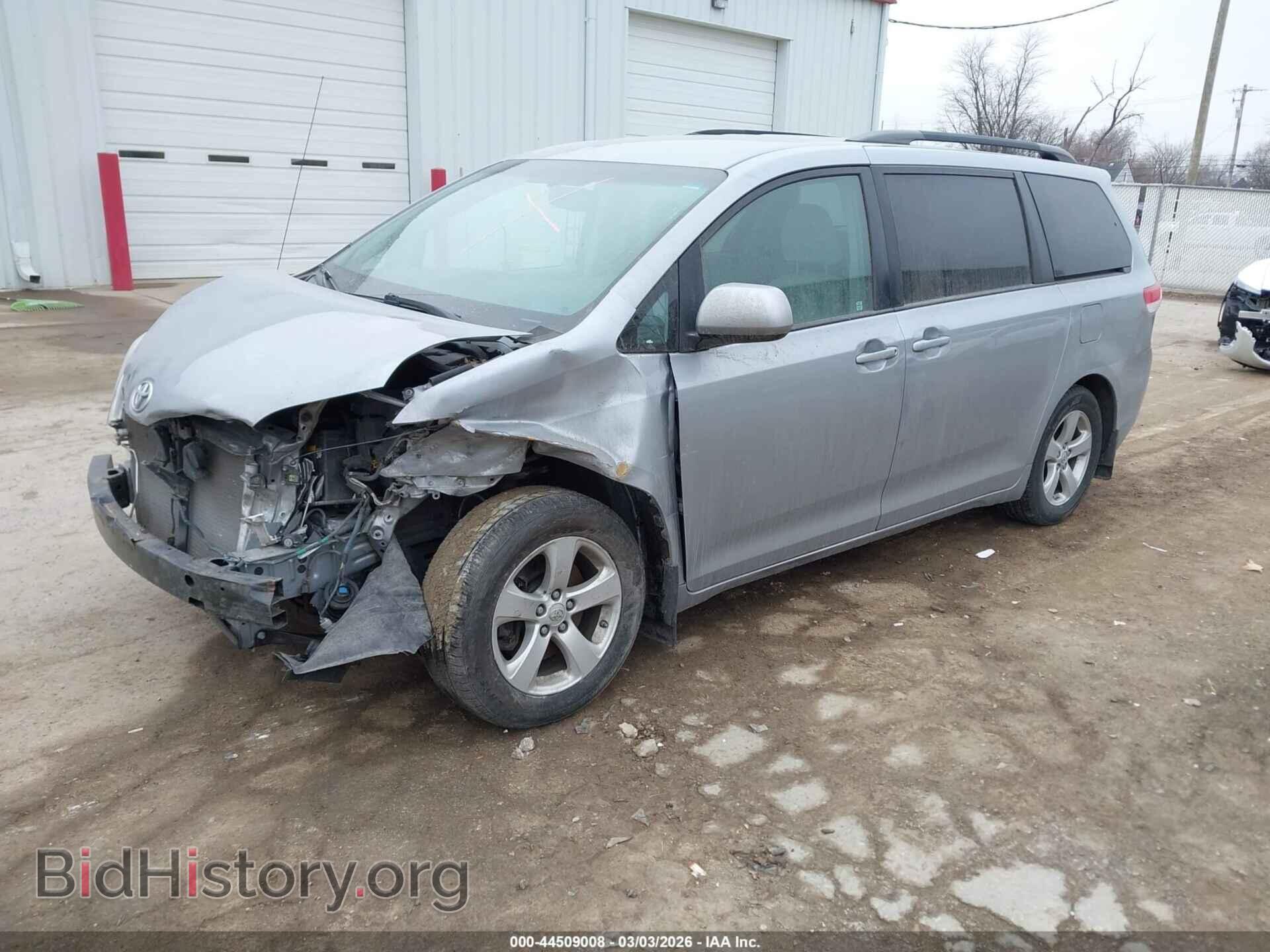 2013 TOYOTA SIENNA - VIN: 5TDKK3DC8DS293965 - Фото 2