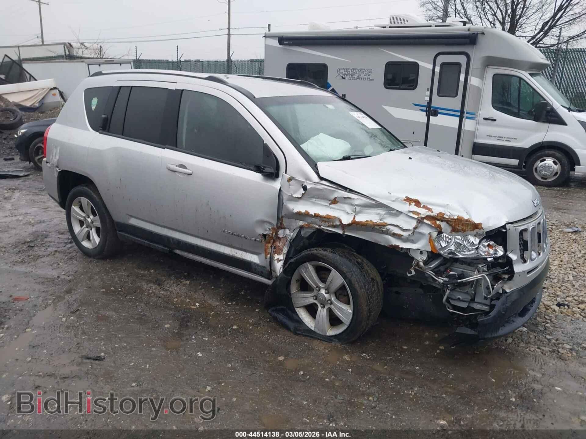 Photo 1J4NF1FB4BD248180 - JEEP COMPASS 2011