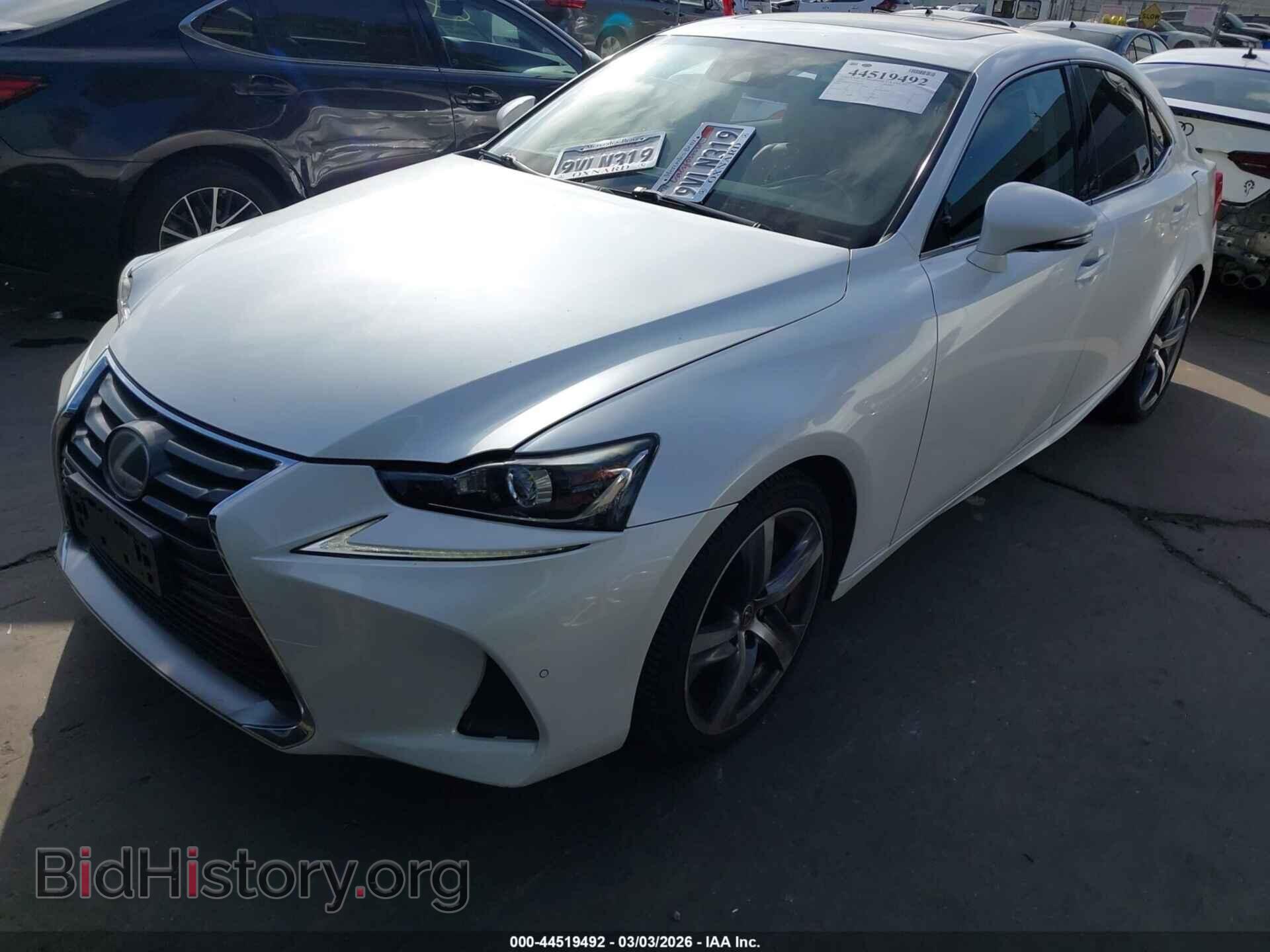 2017 LEXUS IS 200T - VIN: JTHBA1D28H5061200 - Фото 2