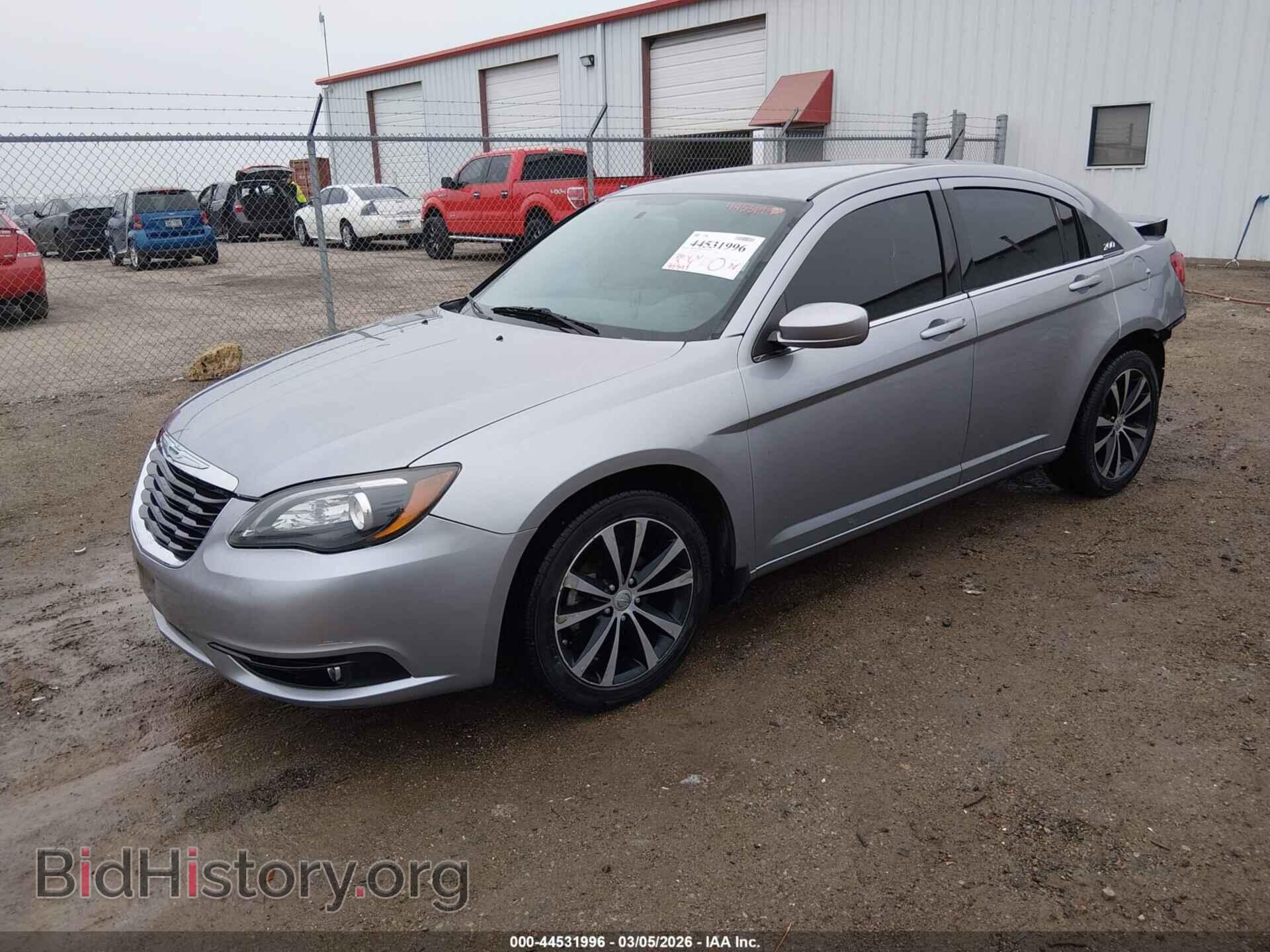 2013 CHRYSLER 200 - VIN: 1C3CCBBB7DN554325 - Фото 2