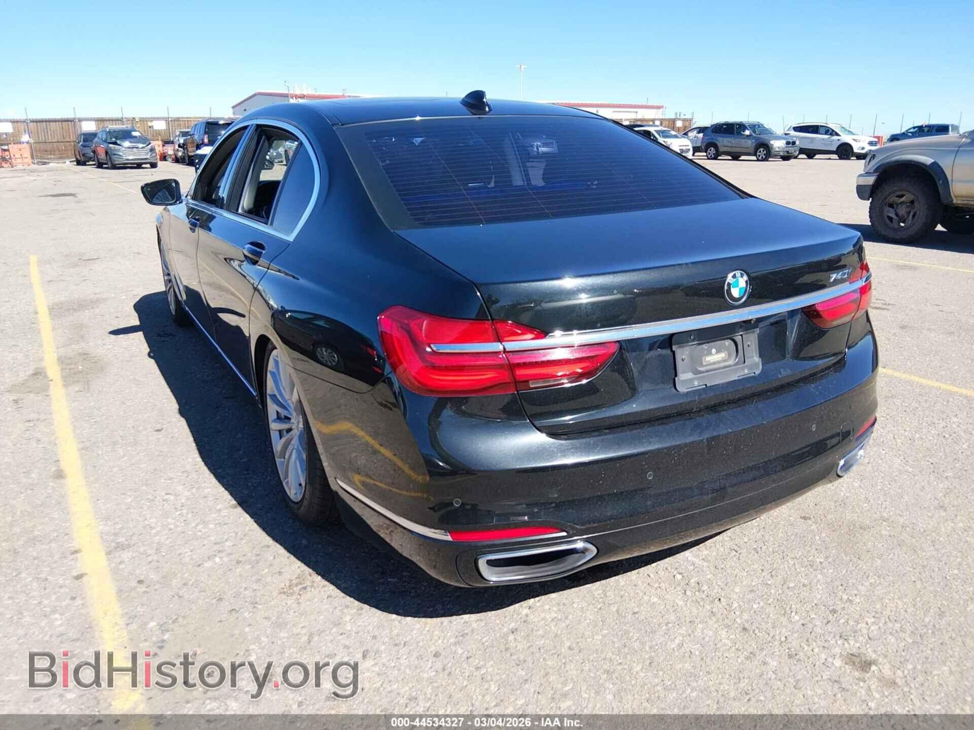 2017 BMW 740I - VIN: WBA7E2C55HG739223 - Фото 3