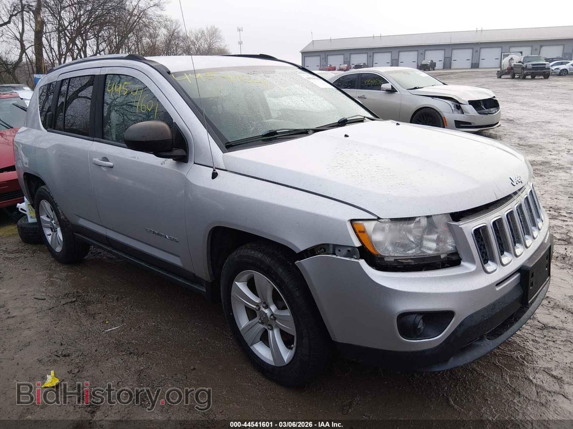 Photo 1J4NT1FA9BD138564 - JEEP COMPASS 2011