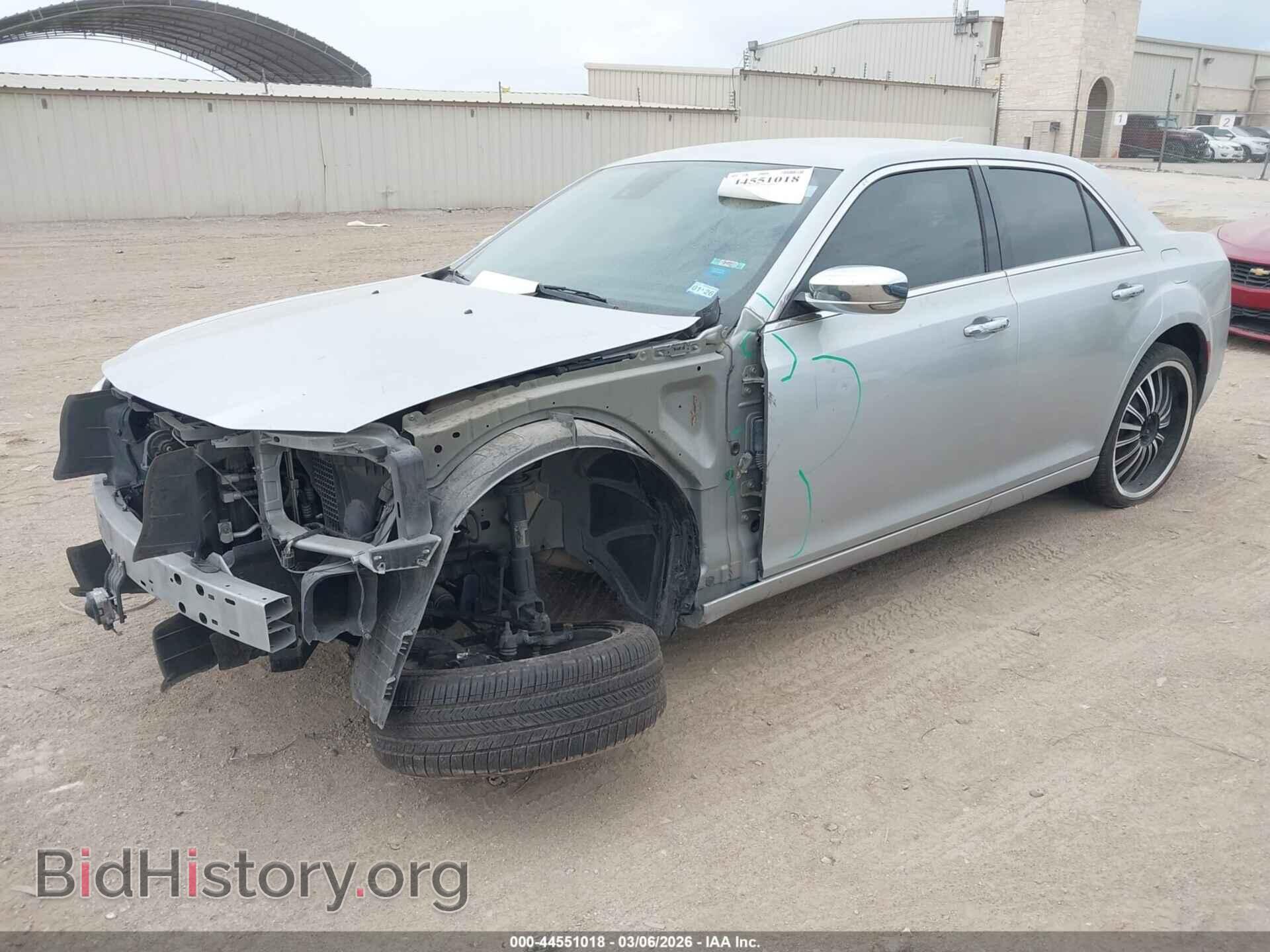 2019 CHRYSLER 300 - VIN: 2C3CCAEG2KH617435 - Фото 2