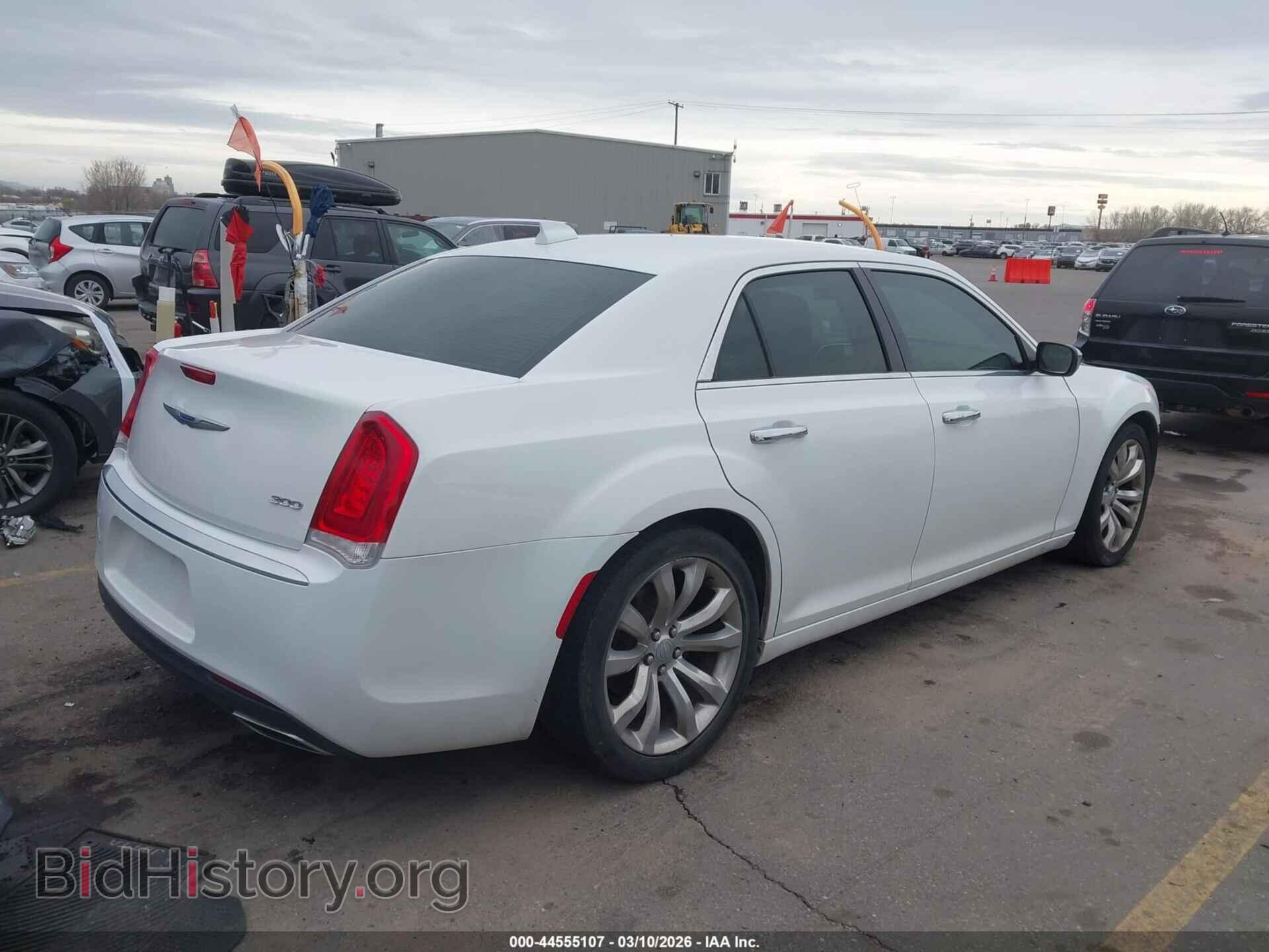 2019 CHRYSLER 300 - VIN: 2C3CCAEG2KH527962 - Фото 4
