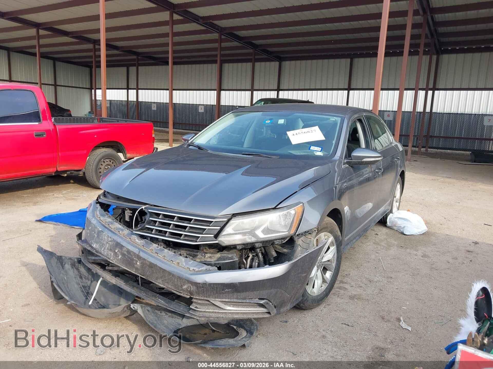2017 VOLKSWAGEN PASSAT - VIN: 1VWAT7A36HC085236 - Фото 2