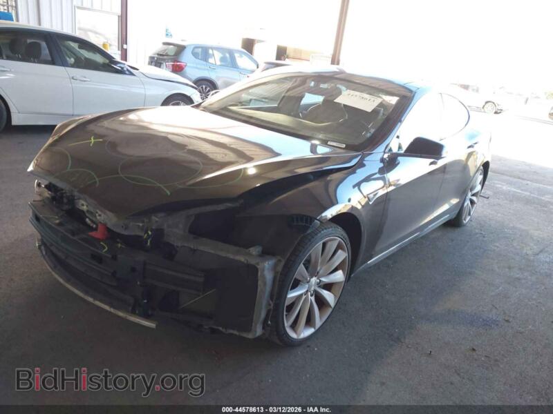 2013 Tesla MODEL S (VIN 5YJSA1DN6DFP06074) — фото 2 из 17