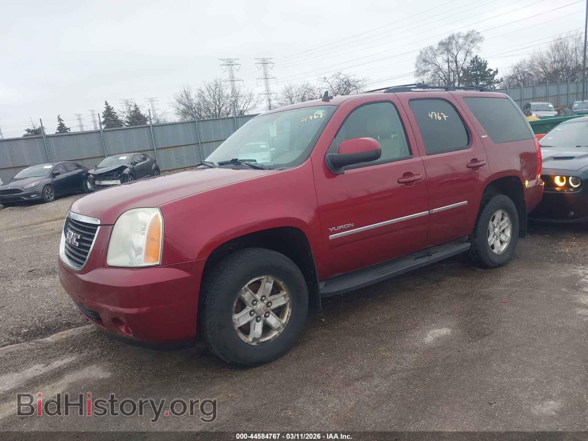 2011 GMC YUKON - VIN: 1GKS2CE09BR295423 - Photo 2