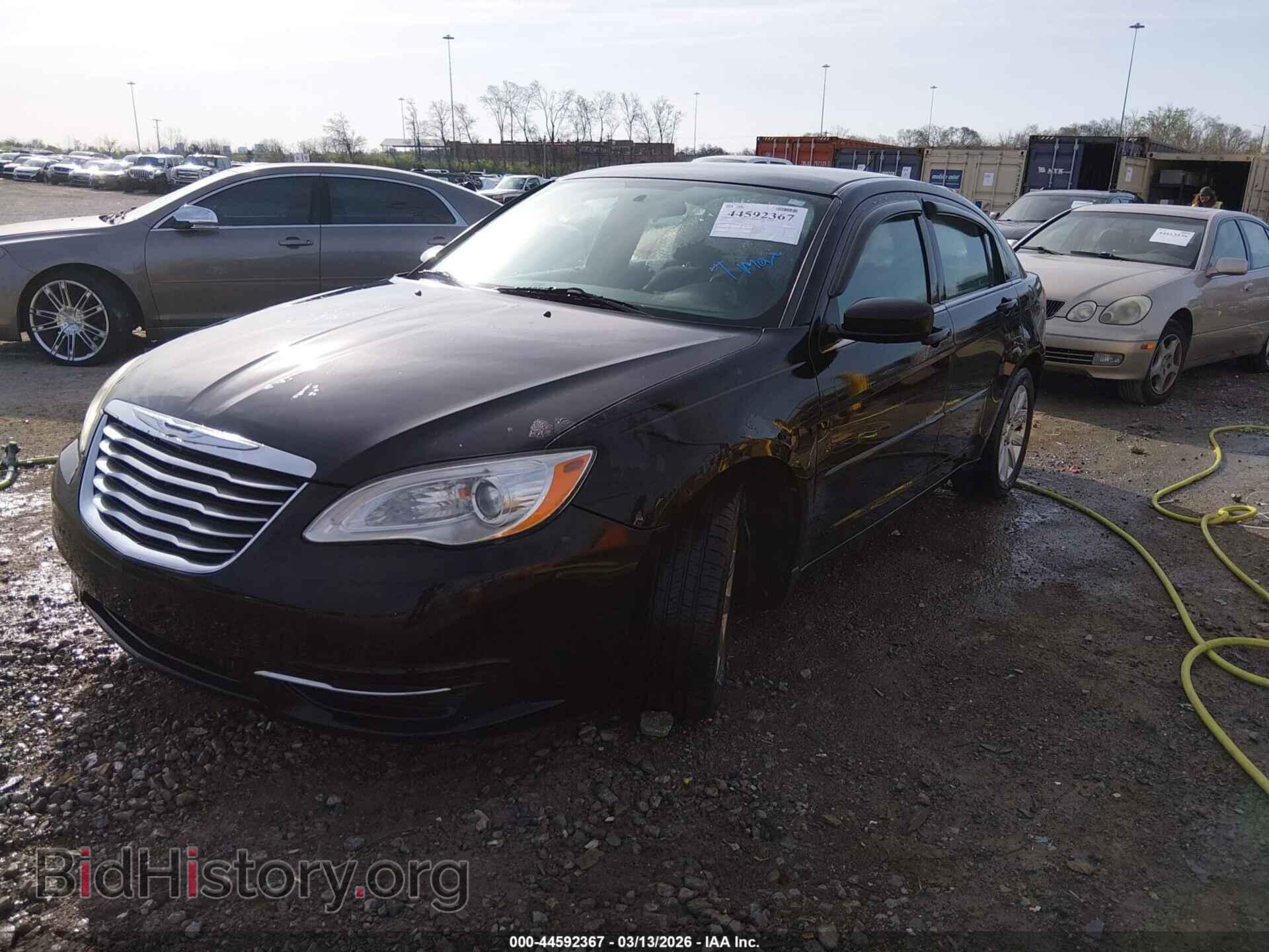 2011 CHRYSLER 200 - VIN: 1C3BC1FG8BN552818 - Фото 2
