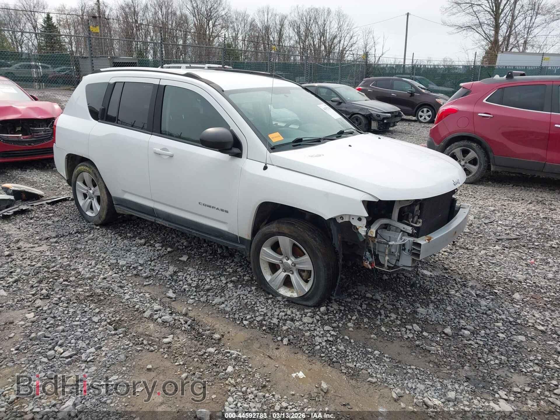 Photo 1J4NF1FB3BD252172 - JEEP COMPASS 2011