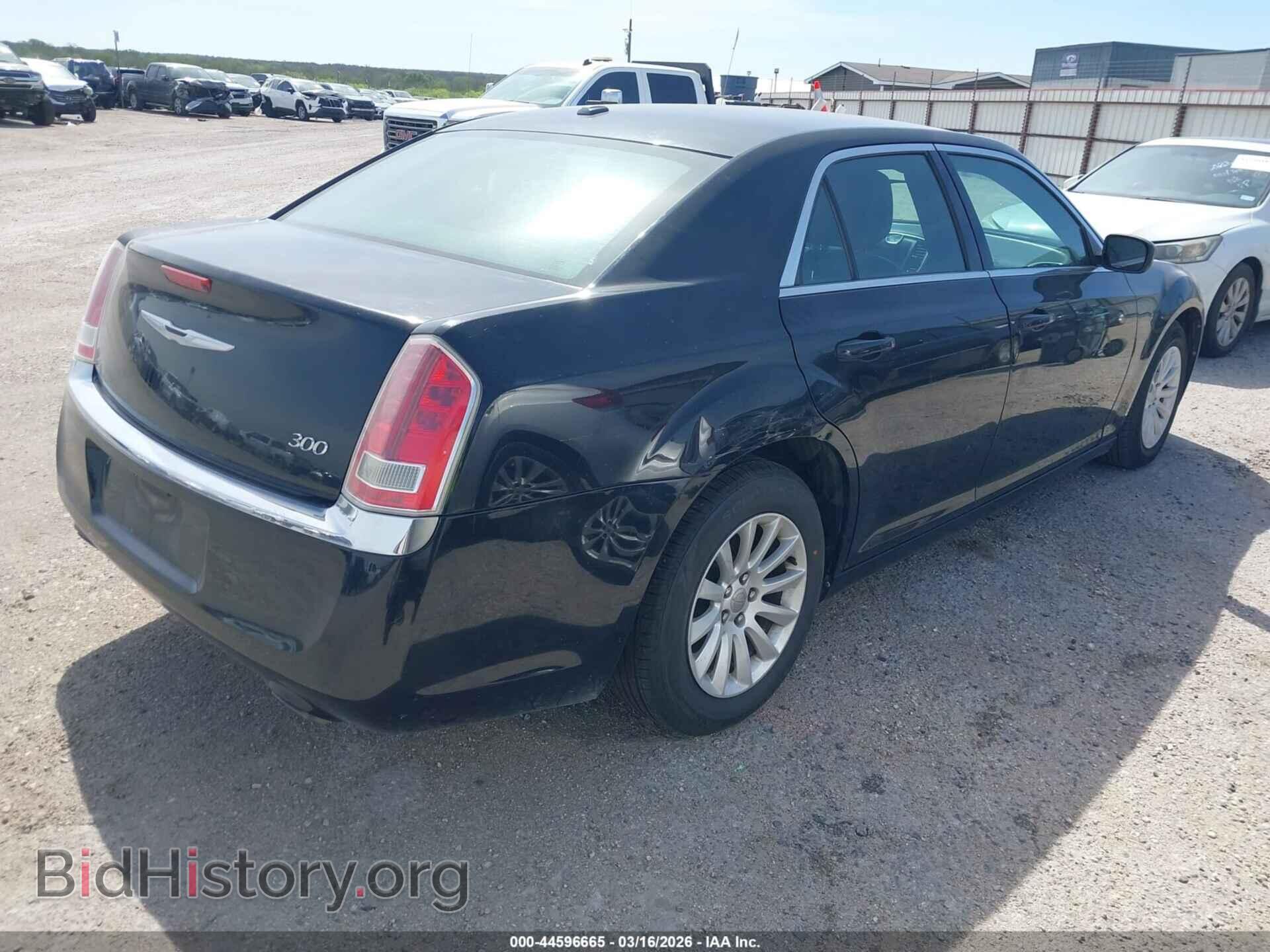 2014 CHRYSLER 300 - VIN: 2C3CCAAG3EH228863 - Фото 4